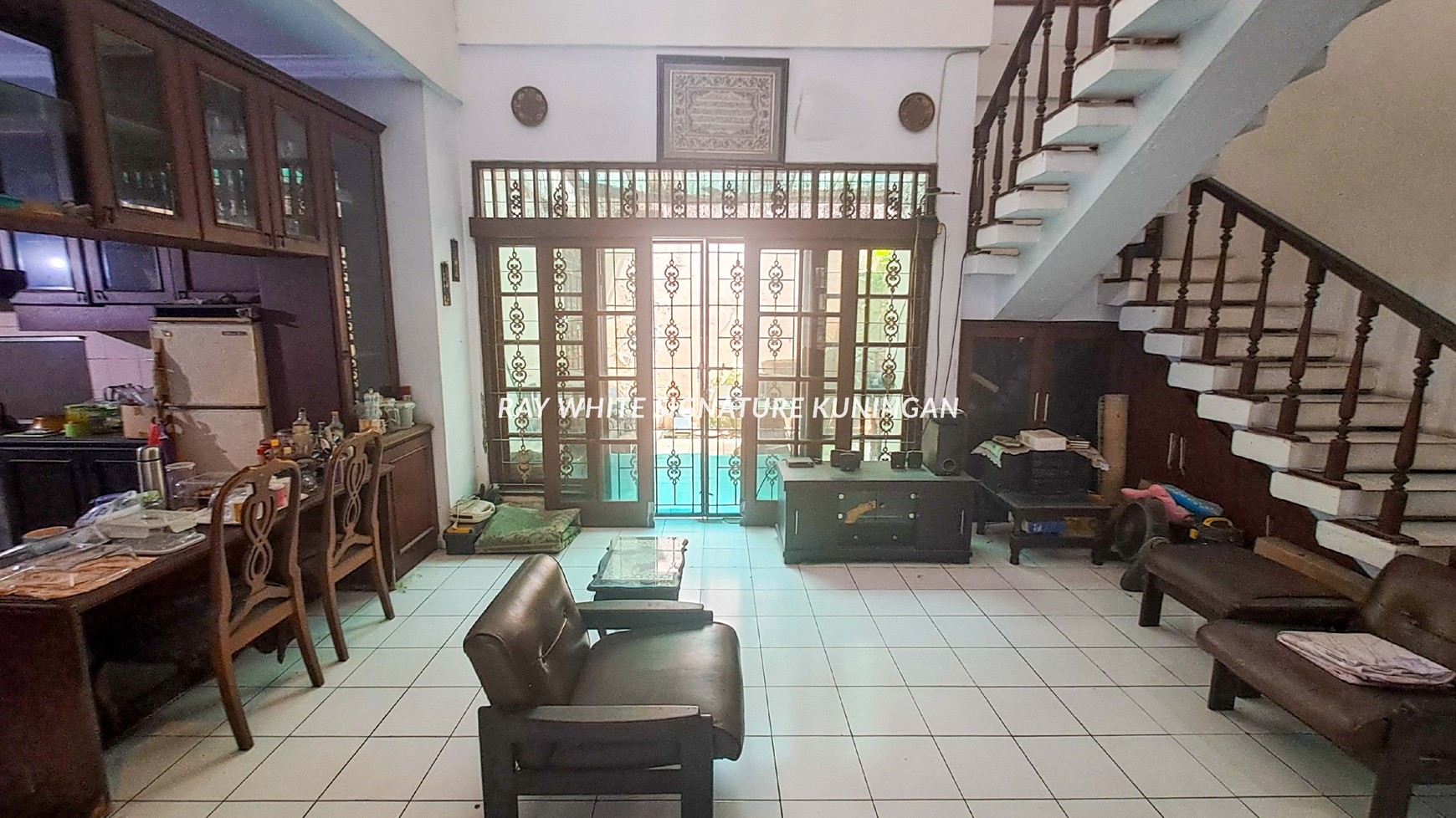 Jual Rumah Bangunan Lama 2 Lantai di Jl. Agraria Raya