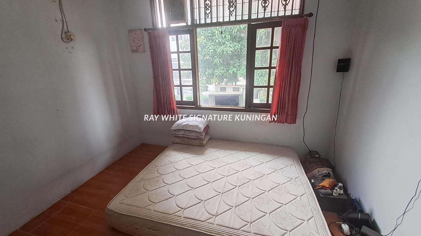 Jual Rumah Bangunan Lama 2 Lantai di Jl. Agraria Raya