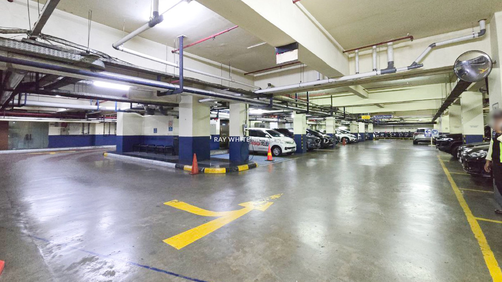 Gedung Kantor Menara Anugrah di Jl Mega Kuningan Barat
