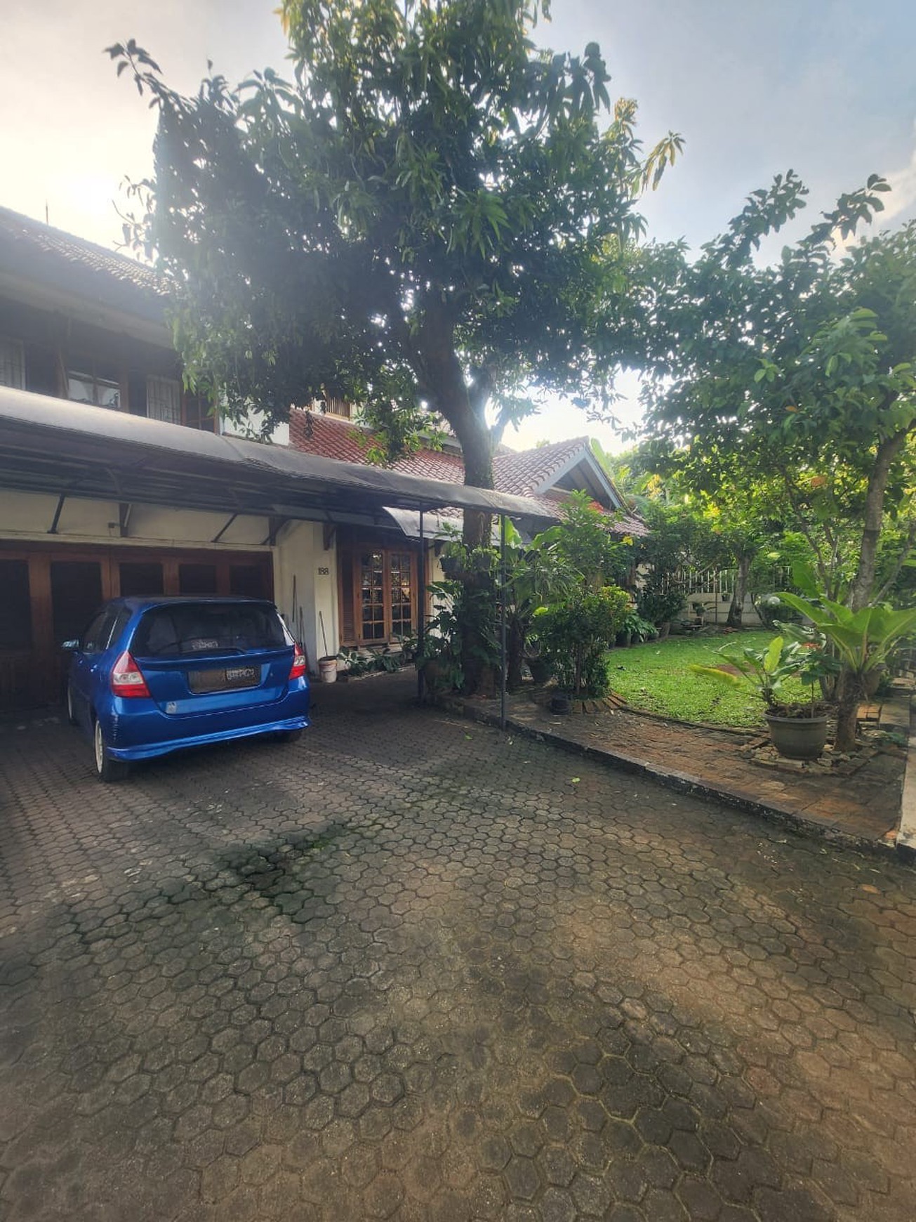 Rumah di Ciledug Luas Tanah 620 m2 - Lokasi Strategis Tangerang Selatan