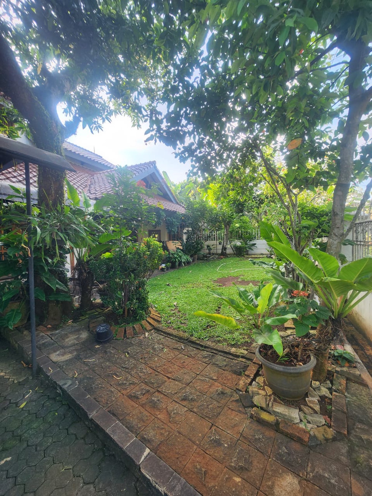 Rumah di Ciledug Luas Tanah 620 m2 - Lokasi Strategis Tangerang Selatan