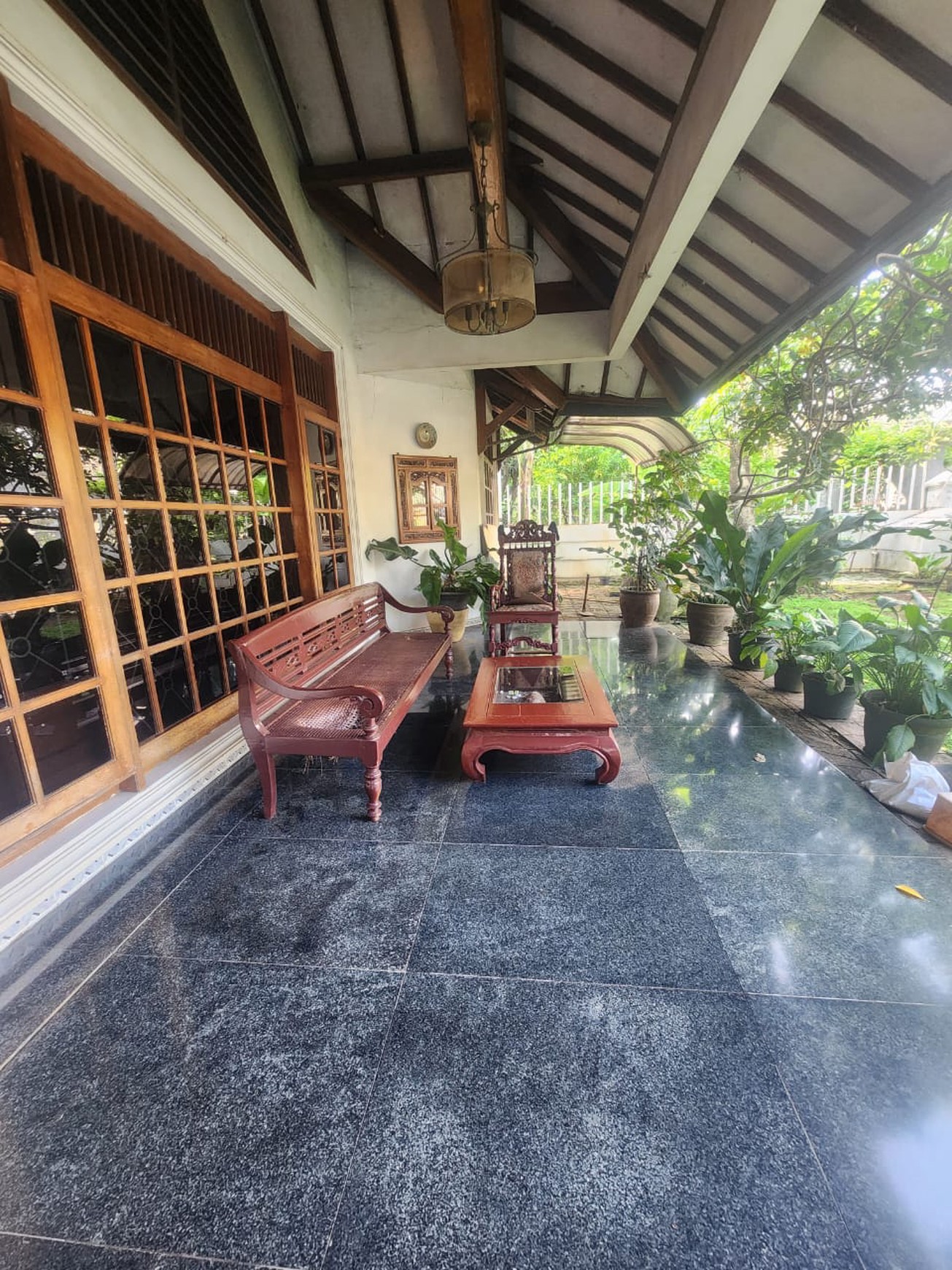 Rumah di Ciledug Luas Tanah 620 m2 - Lokasi Strategis Tangerang Selatan