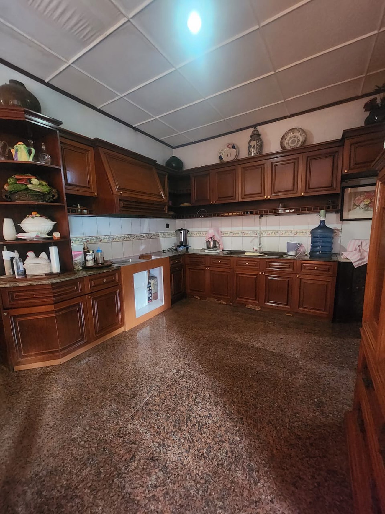 Rumah di Ciledug Luas Tanah 620 m2 - Lokasi Strategis Tangerang Selatan