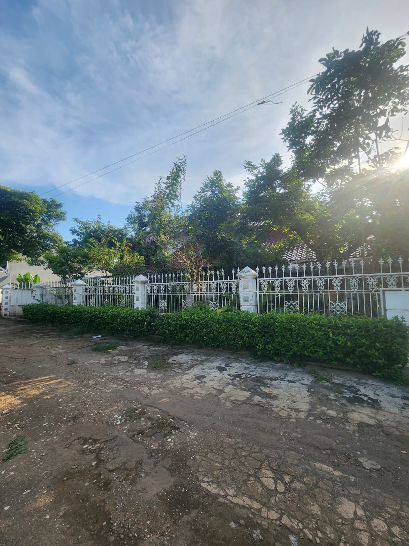 Rumah di Ciledug Luas Tanah 620 m2 - Lokasi Strategis Tangerang Selatan