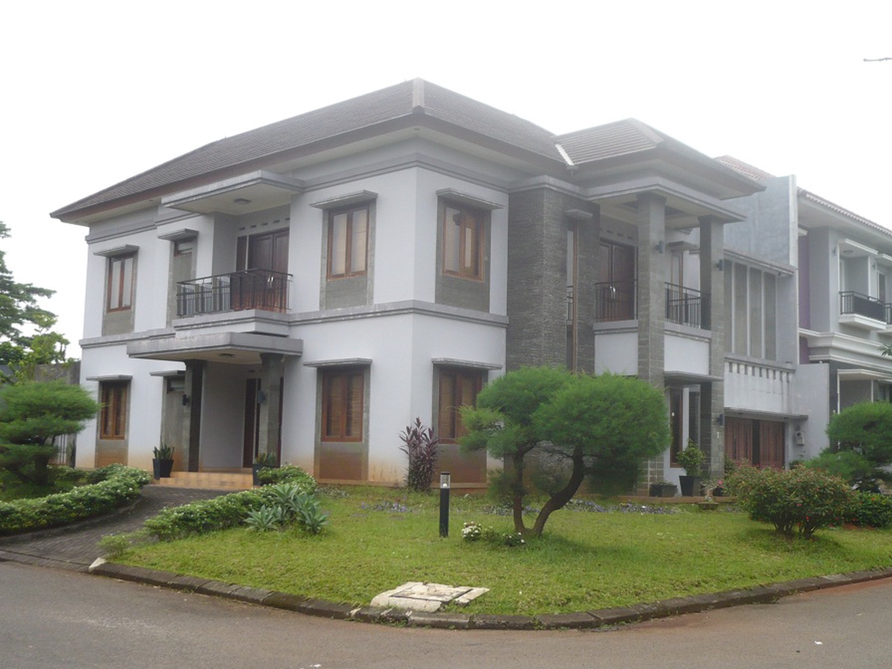 Dijual cepat rumah wewah Sutera Buana, Alam Sutera. Strategis, Lay Out sangat bagus, Furnished, Tinggal bawa koper siap huni.