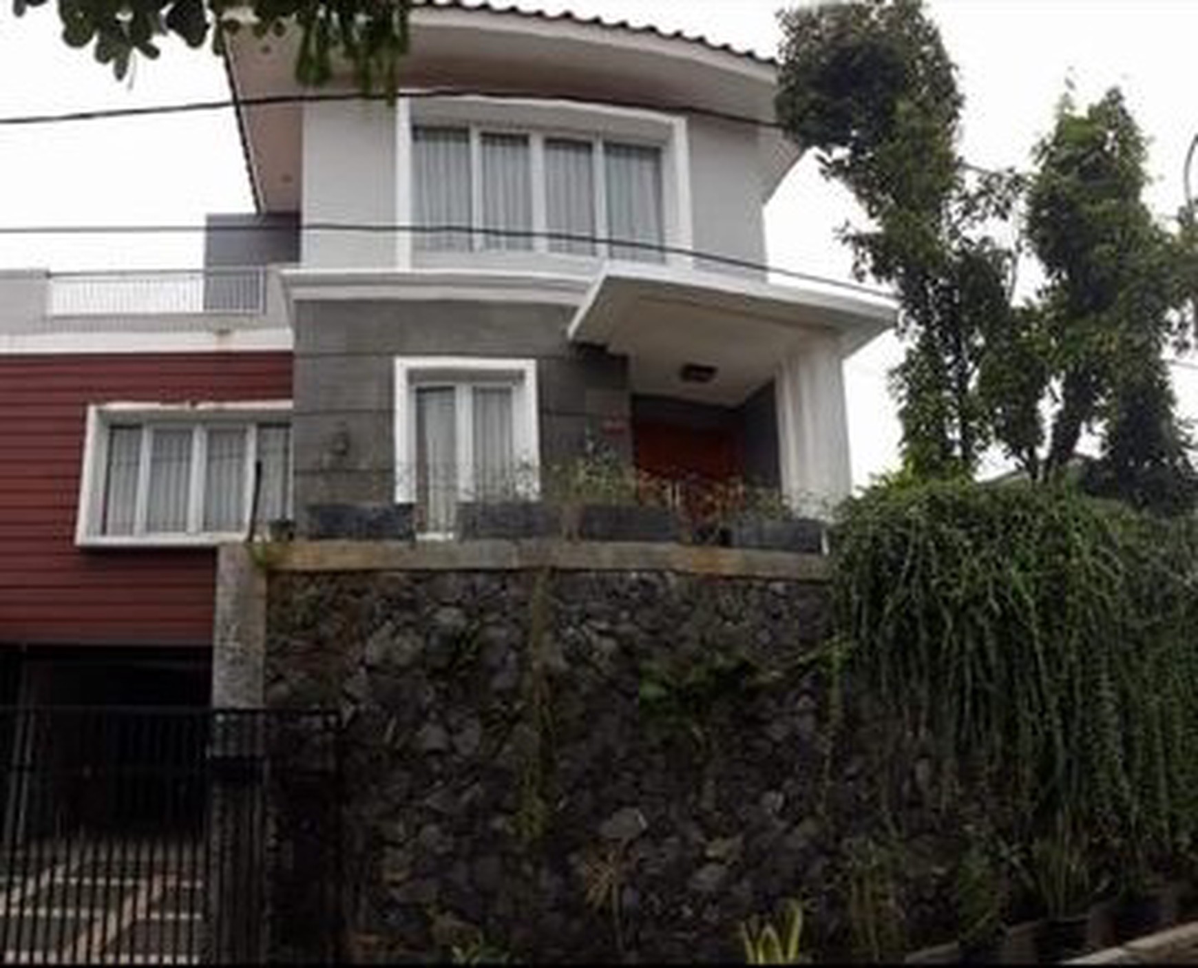 dijual cepat rumah strategis, kondisi bagus murah nego siap huni Komp. Guruminda, Cisaratan Kulon Bandung Jawa Barat