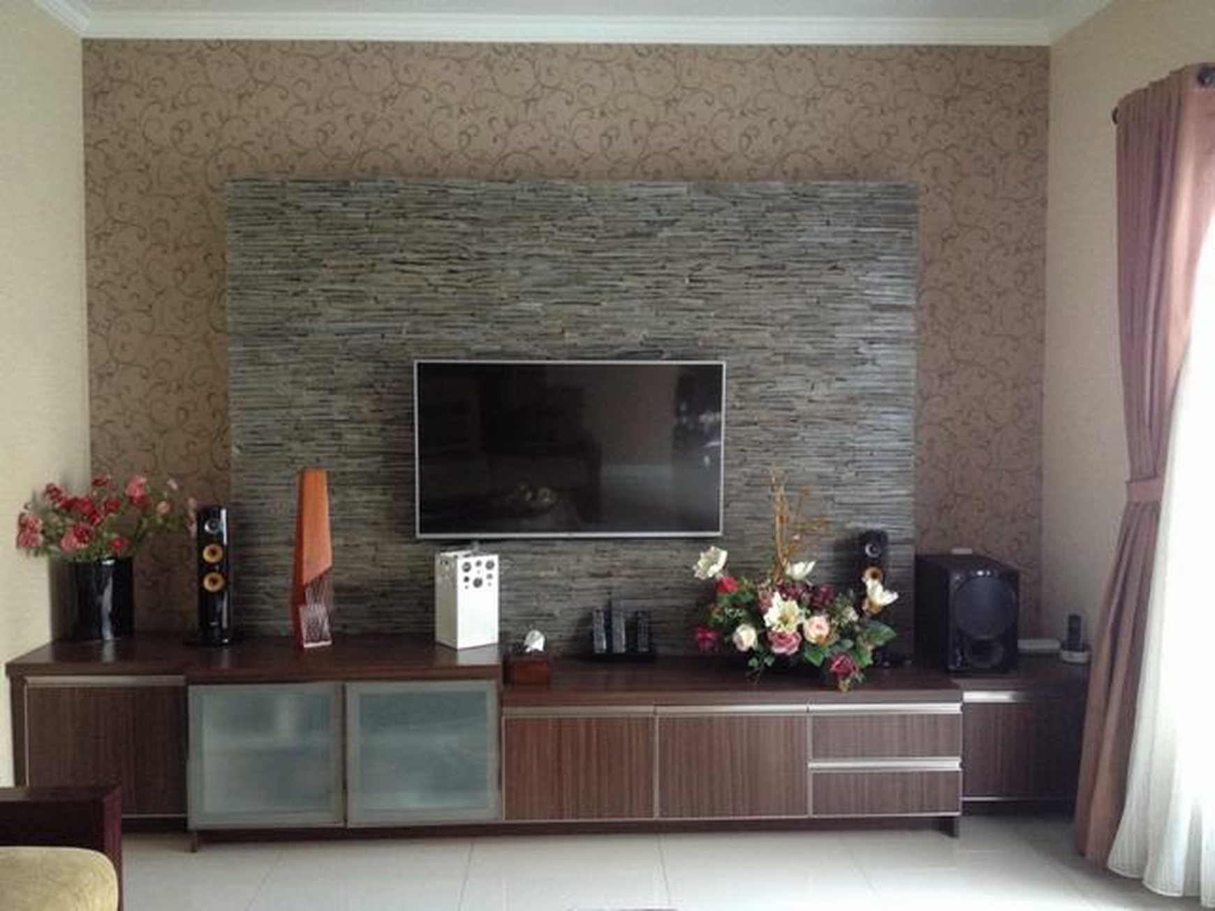 dijual cepat rumah strategis, kondisi bagus murah nego siap huni Komp. Guruminda, Cisaratan Kulon Bandung Jawa Barat