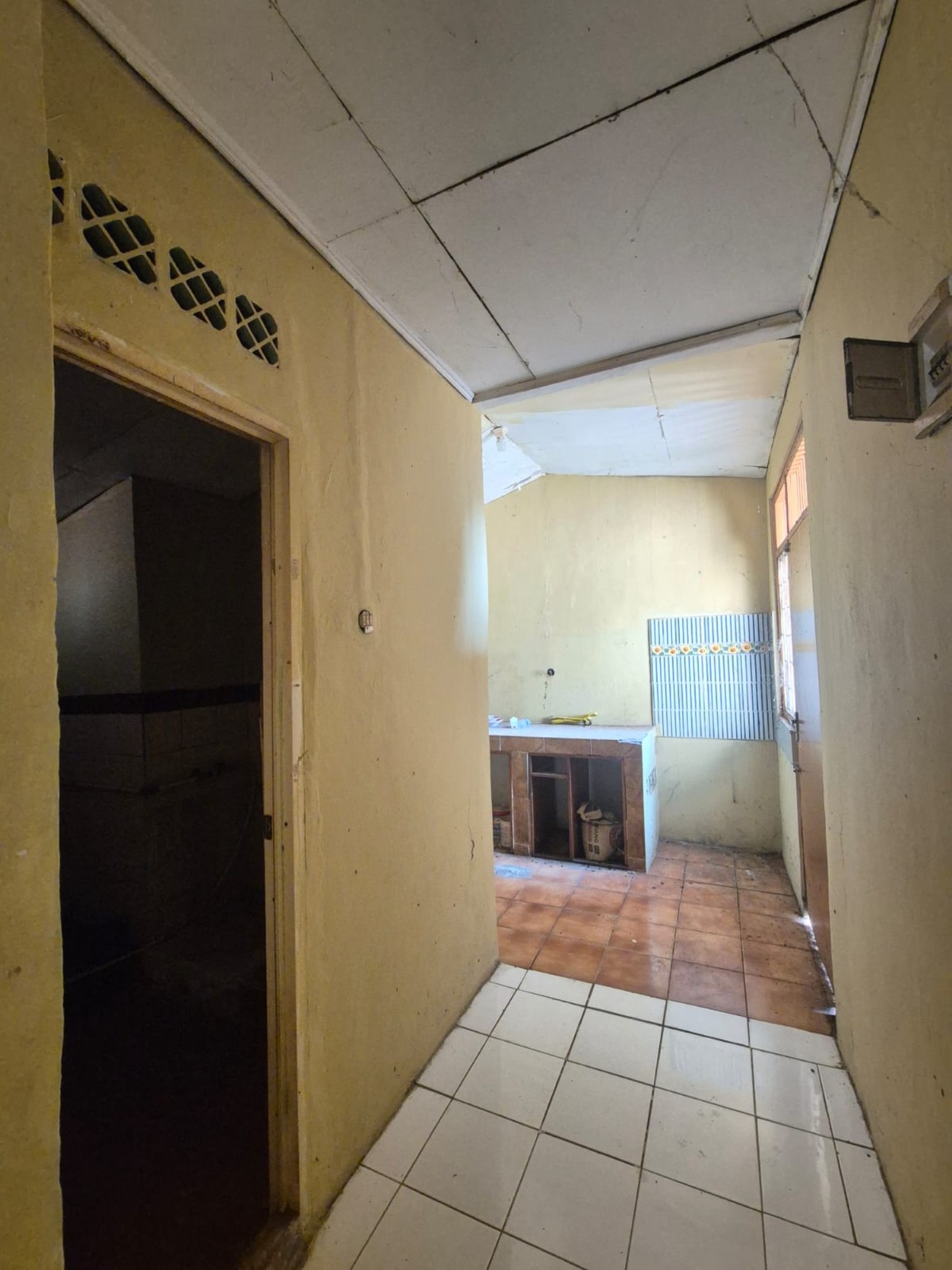 Rumah Strategis Bebas Banjir dalam Komplek dekat BX Change Mall