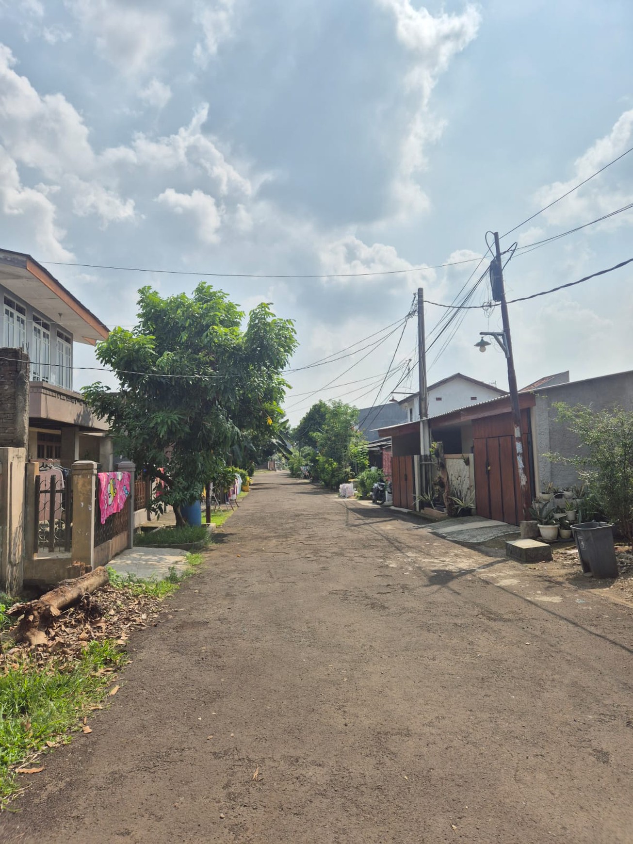 Rumah Strategis Bebas Banjir dalam Komplek dekat BX Change Mall