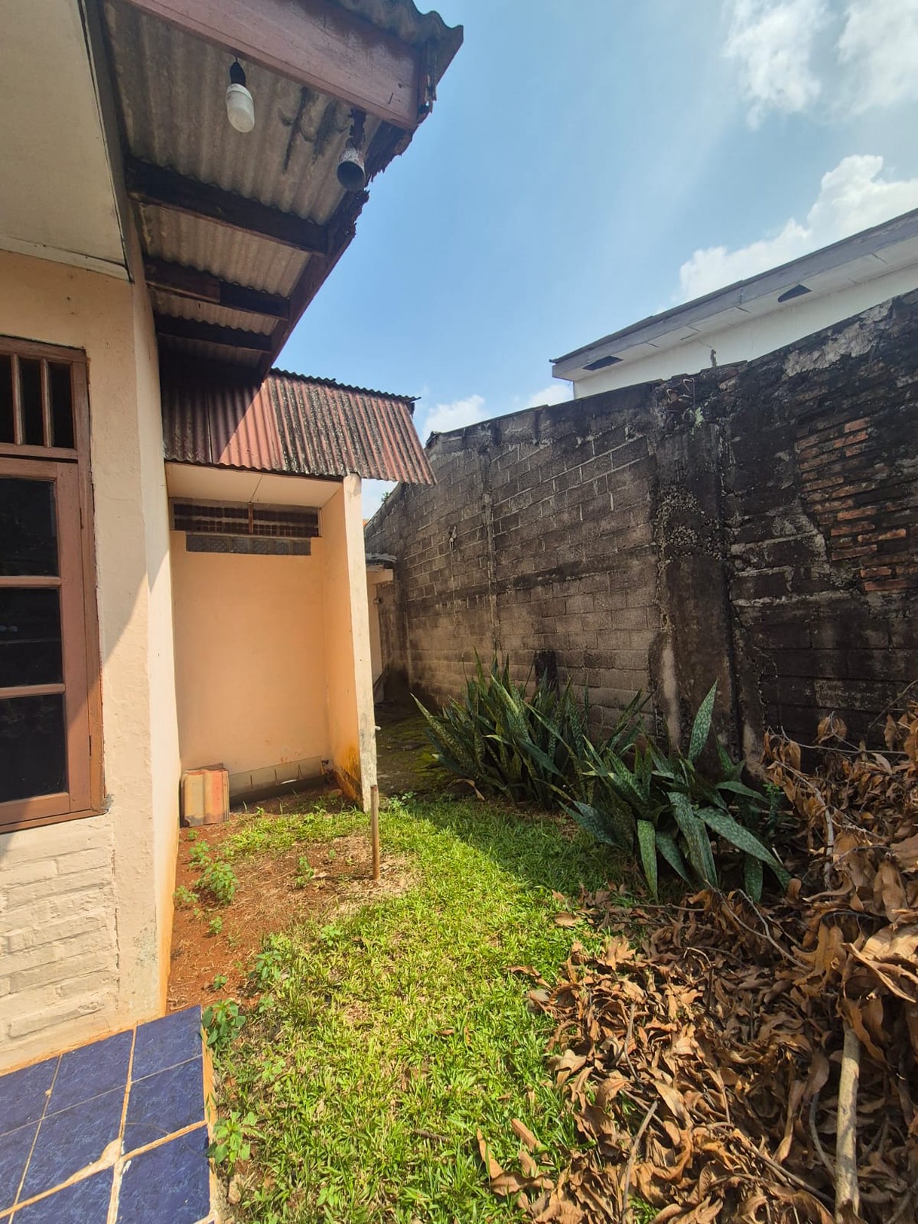 Rumah Strategis Bebas Banjir dalam Komplek dekat BX Change Mall