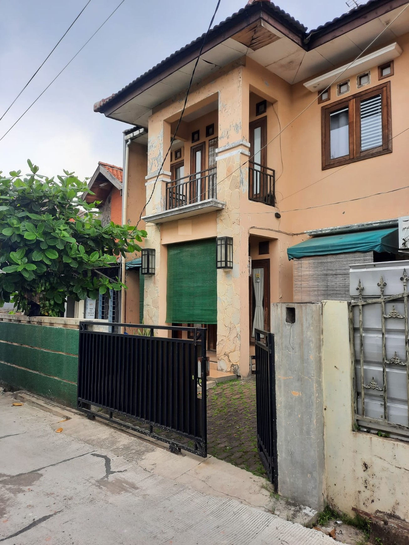 Dua Rumah Luas Diarea Bintara Bekasi, Nempel Tol Becakayu & Cikampek