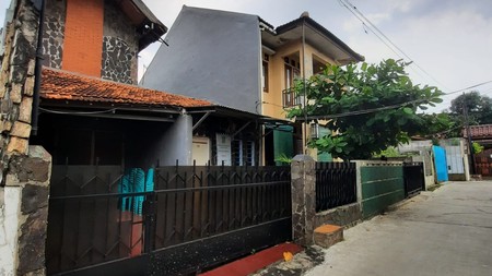 Dua Rumah Luas Diarea Bintara Bekasi, Nempel Tol Becakayu & Cikampek