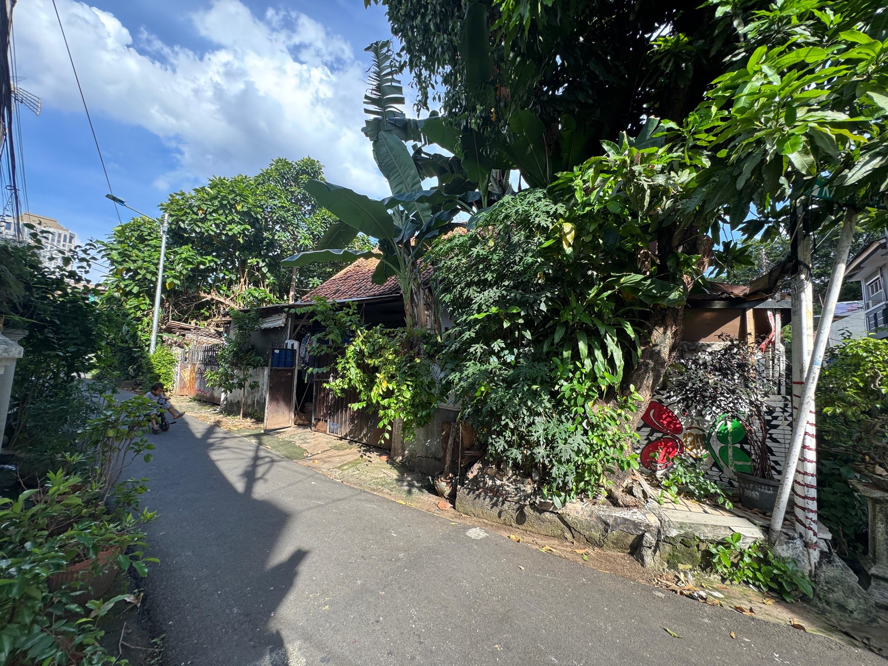 Dijual Cepat Rumah Tua, Hitung Tanah di Area Strategis di Kampung Bali, Tanah Abang - Jakarta Pusat