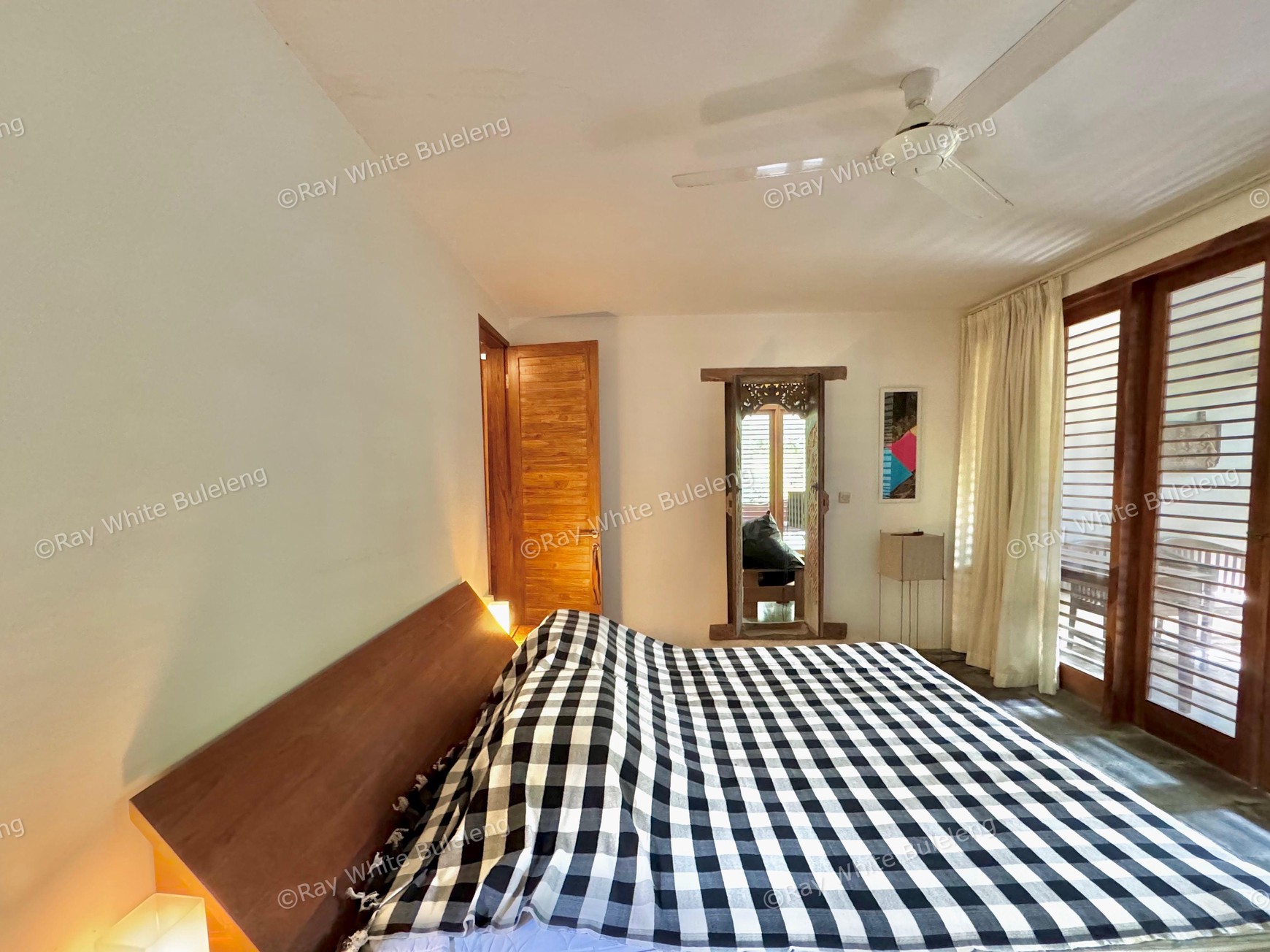 TROPICAL 5-BEDROOM VILLA JUST 3 MINUTES WALK TO LOVINA BEACH