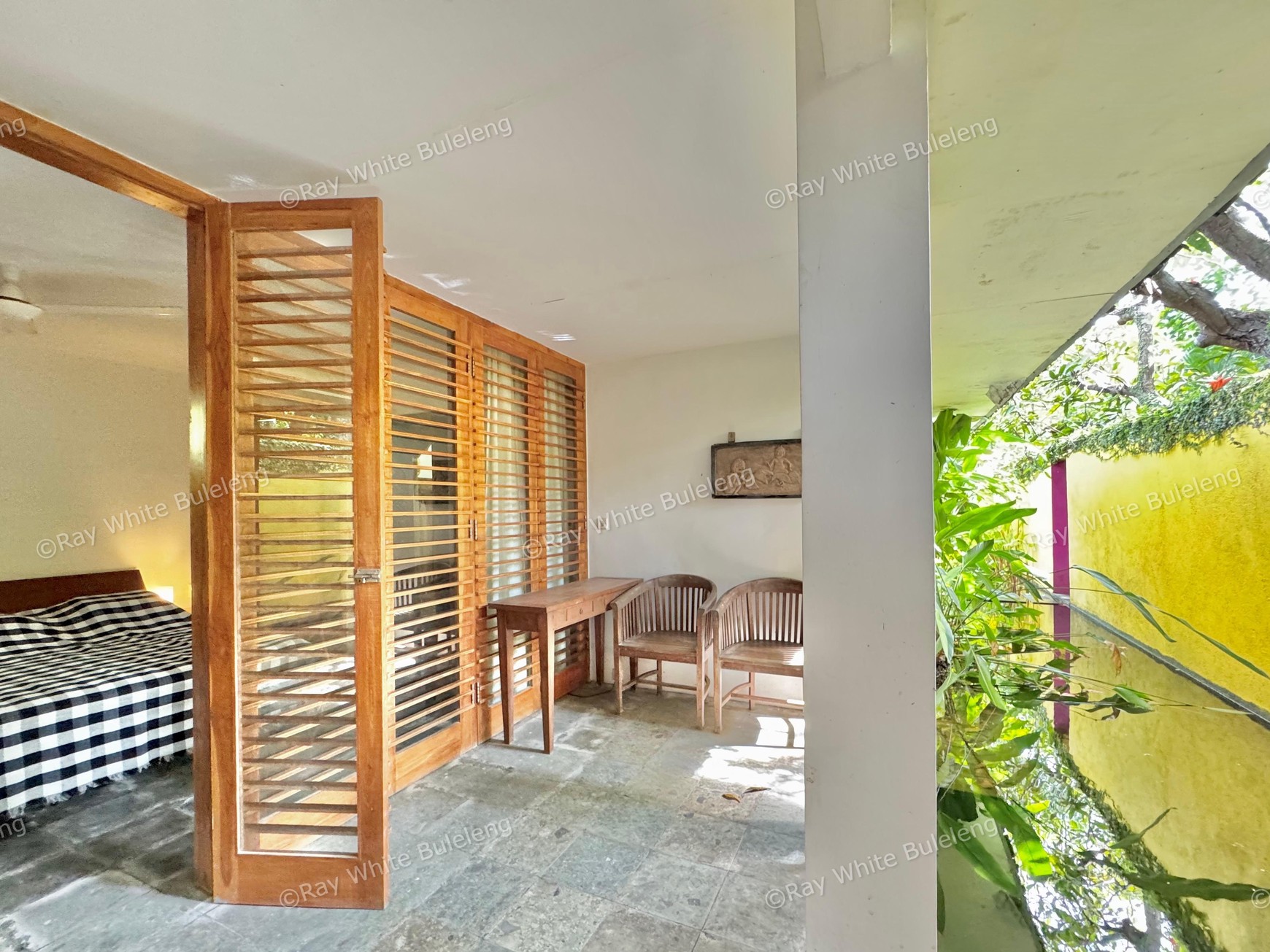 TROPICAL 5-BEDROOM VILLA JUST 3 MINUTES WALK TO LOVINA BEACH