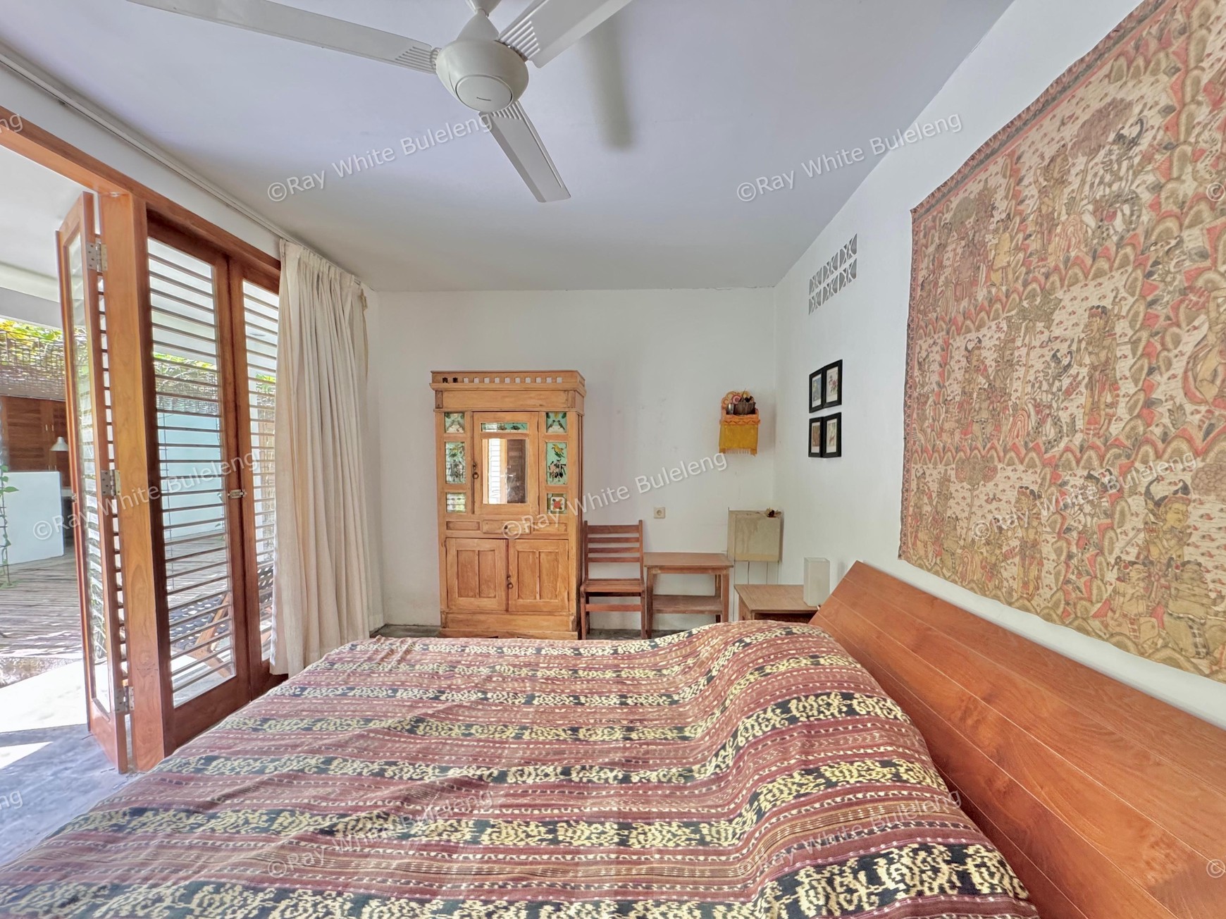 TROPICAL 5-BEDROOM VILLA JUST 3 MINUTES WALK TO LOVINA BEACH