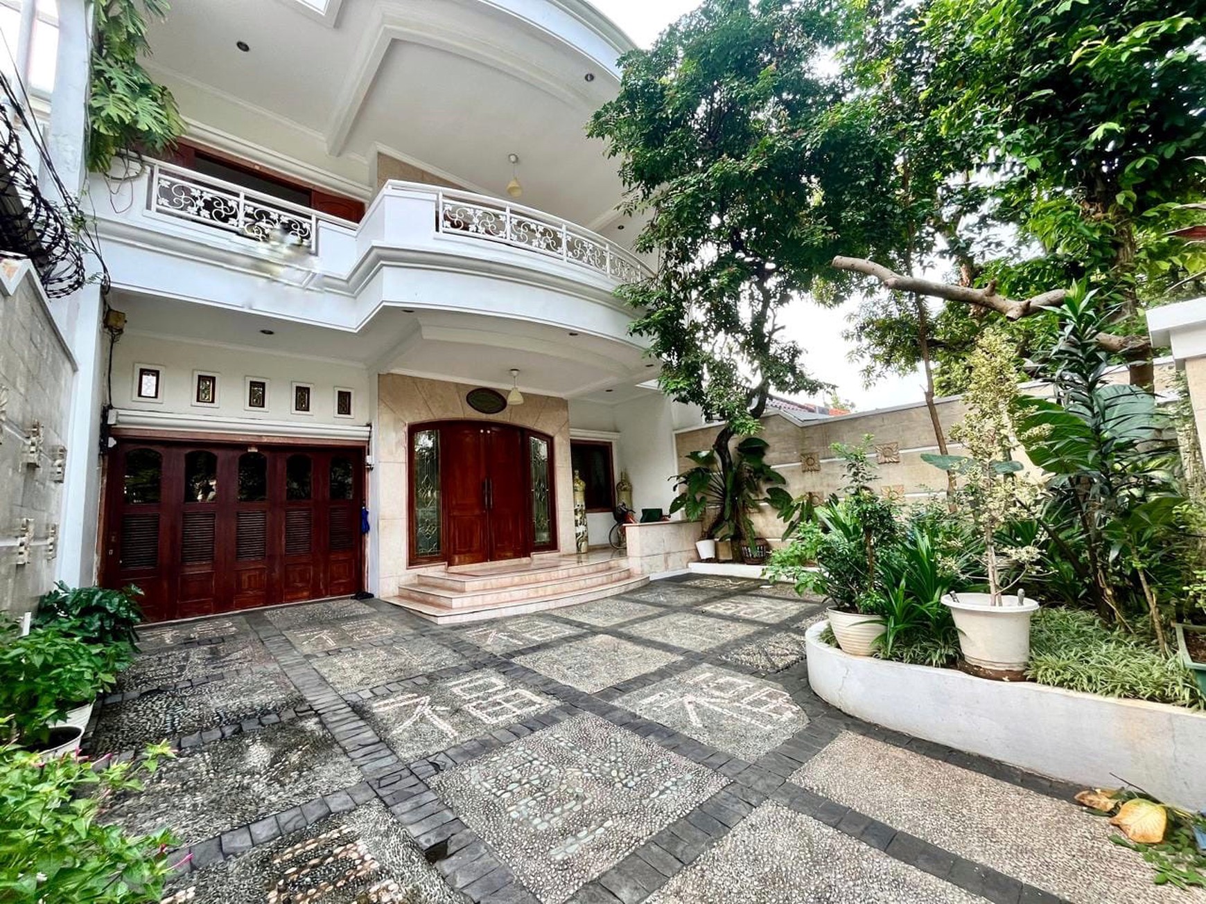 Rumah Mewah di Kawasan Elite Lokasi Strategis Di Tengah Kota Jakarta Selatan