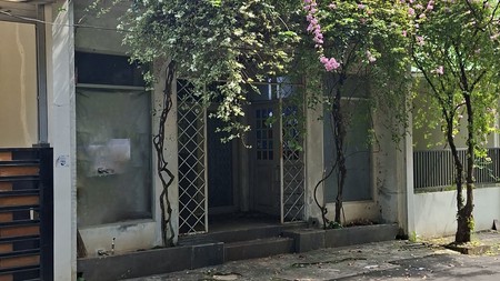Rumah Hitung Tanah Luas dengan Lokasi Strategis @Graha Bunga
