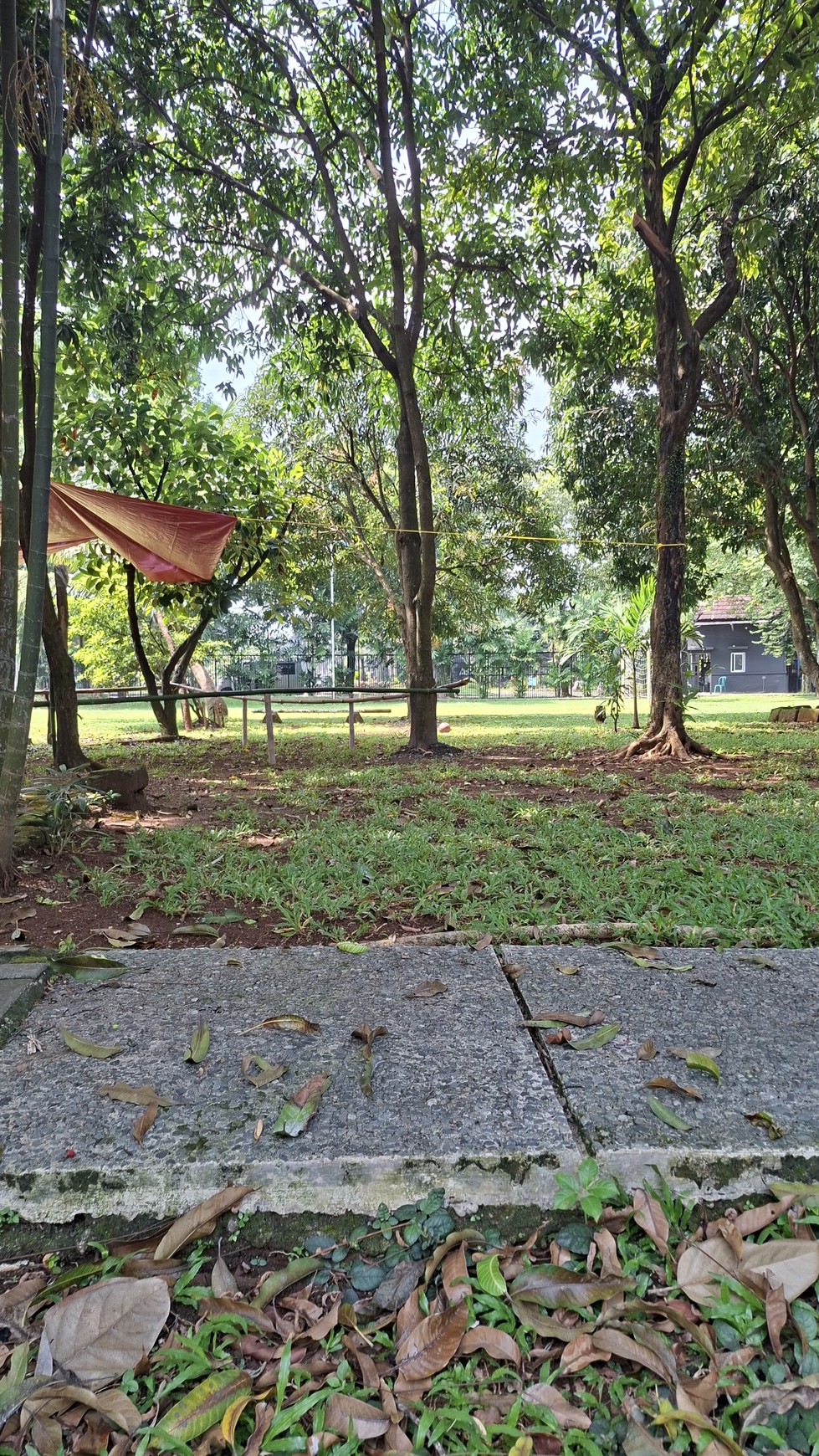 Rumah Hitung Tanah Luas dengan Lokasi Strategis @Graha Bunga