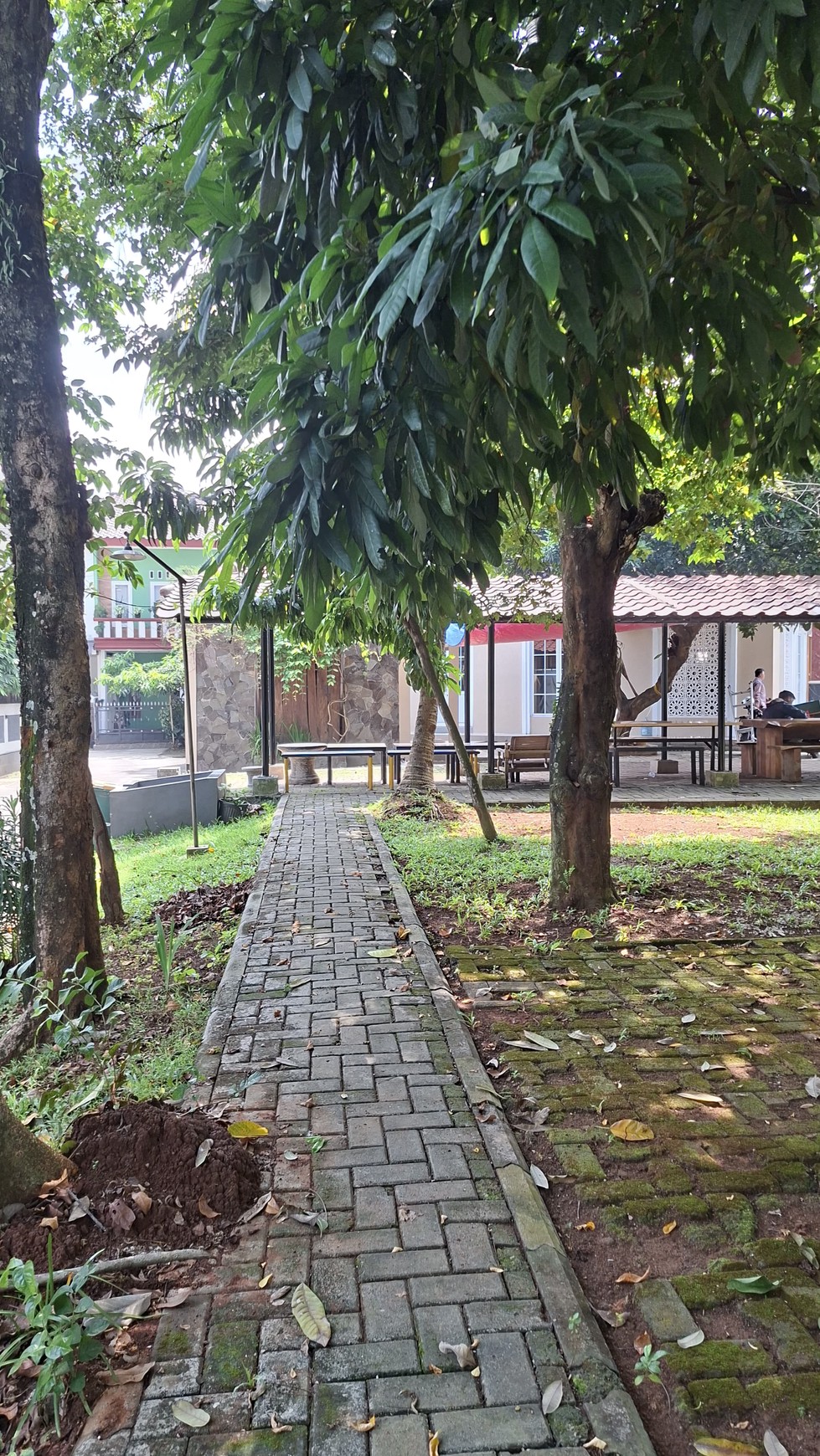 Rumah Hitung Tanah Luas dengan Lokasi Strategis @Graha Bunga