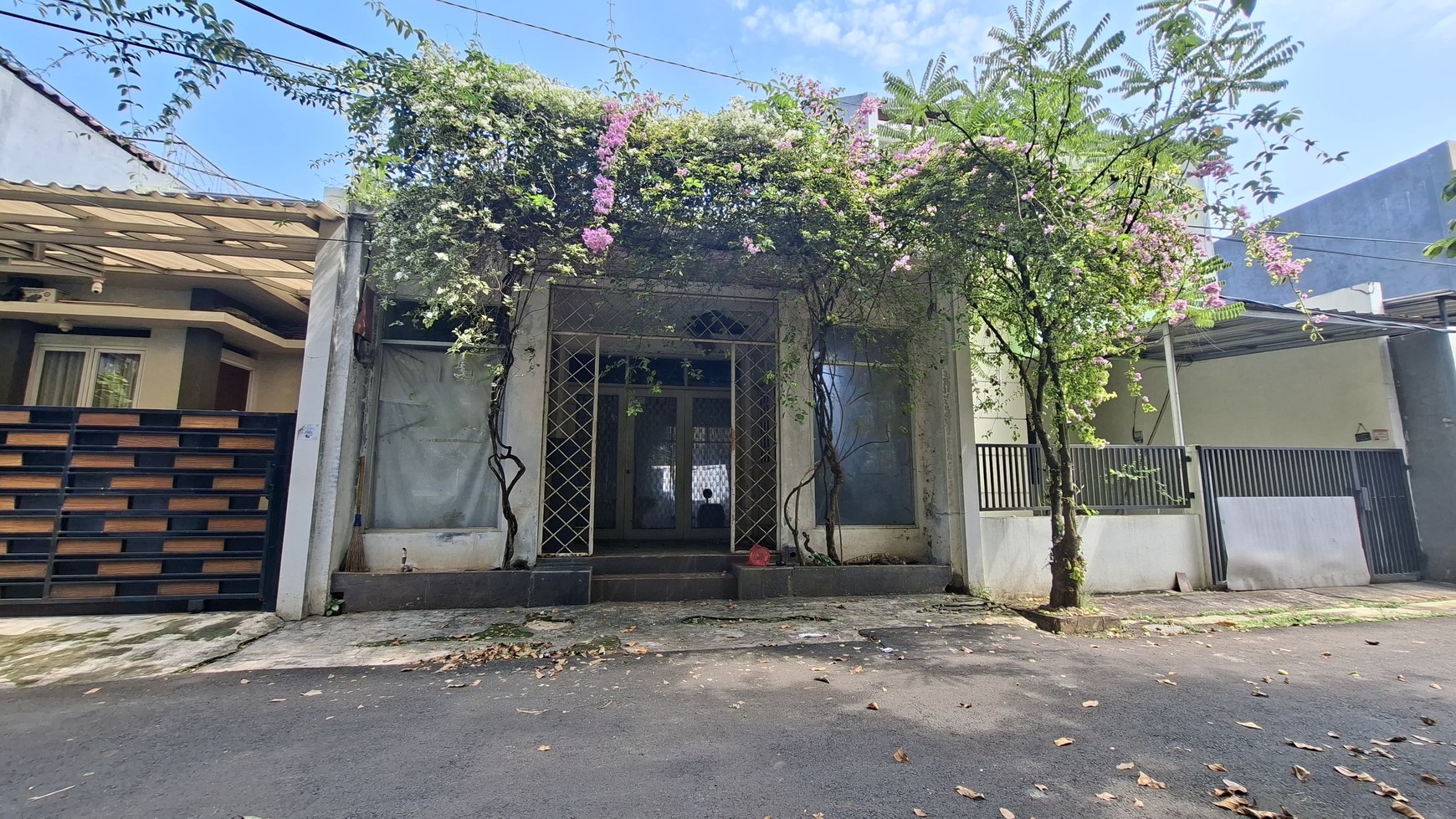 Rumah Hitung Tanah Luas dengan Lokasi Strategis @Graha Bunga