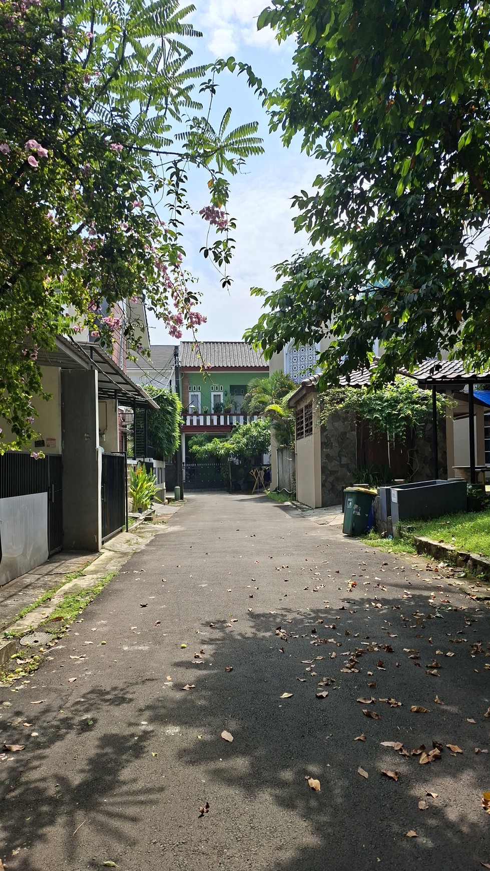 Rumah Hitung Tanah Luas dengan Lokasi Strategis @Graha Bunga