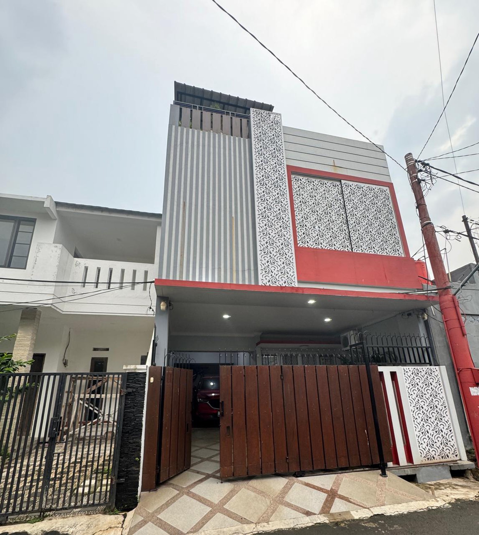Rumah 2 Lantai SHM Siap Huni + Rooftop @Graha Bunga