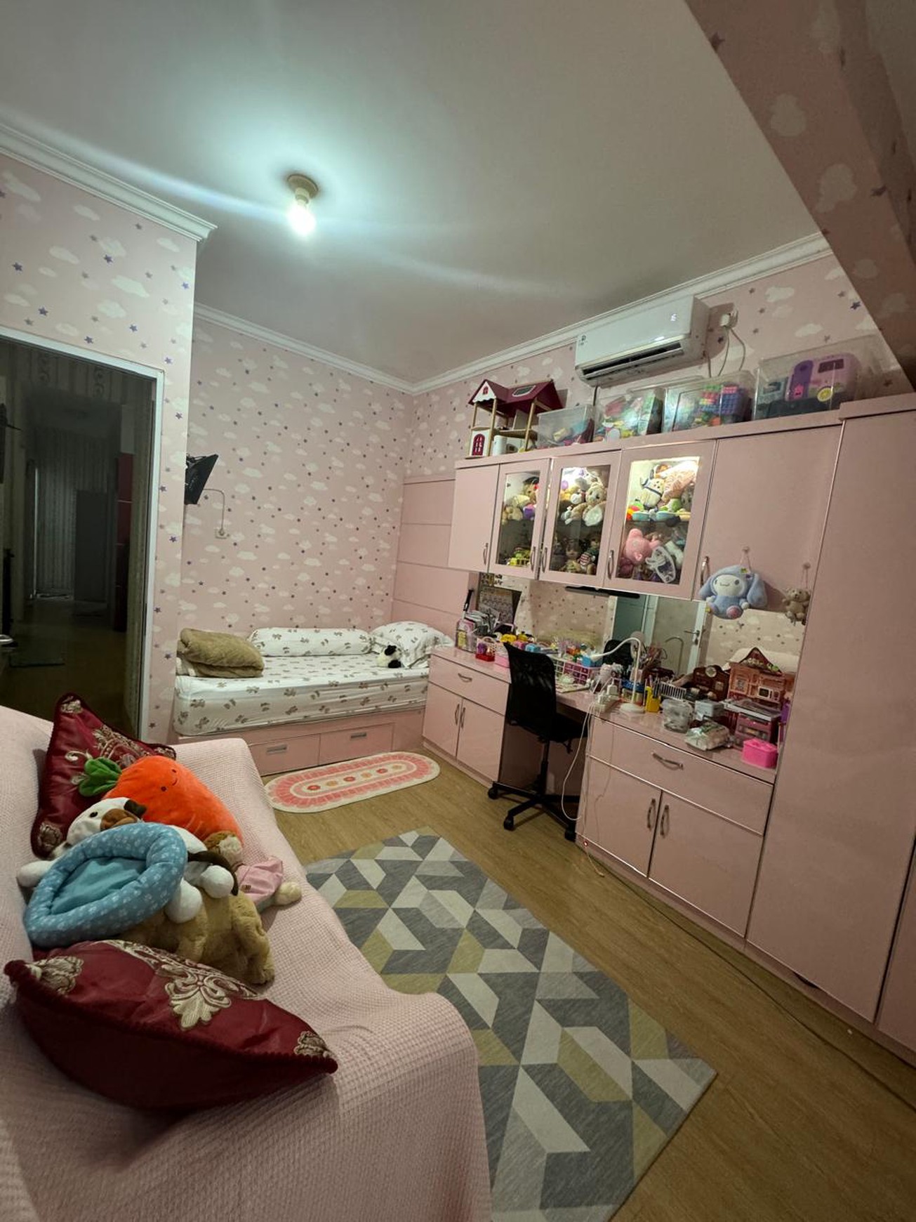 Rumah 2 Lantai SHM Siap Huni + Rooftop @Graha Bunga