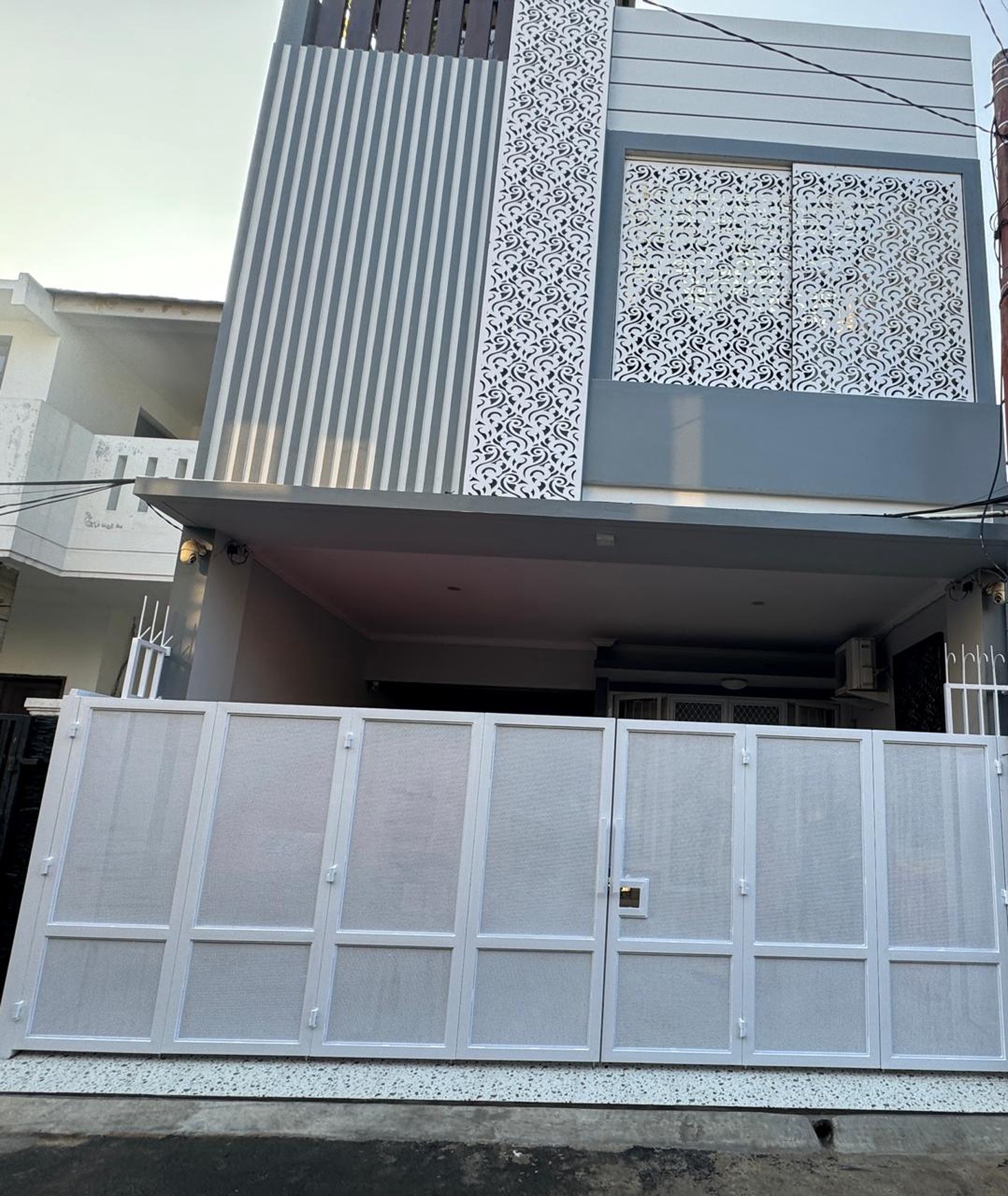 Rumah 2 Lantai SHM Siap Huni + Rooftop @Graha Bunga
