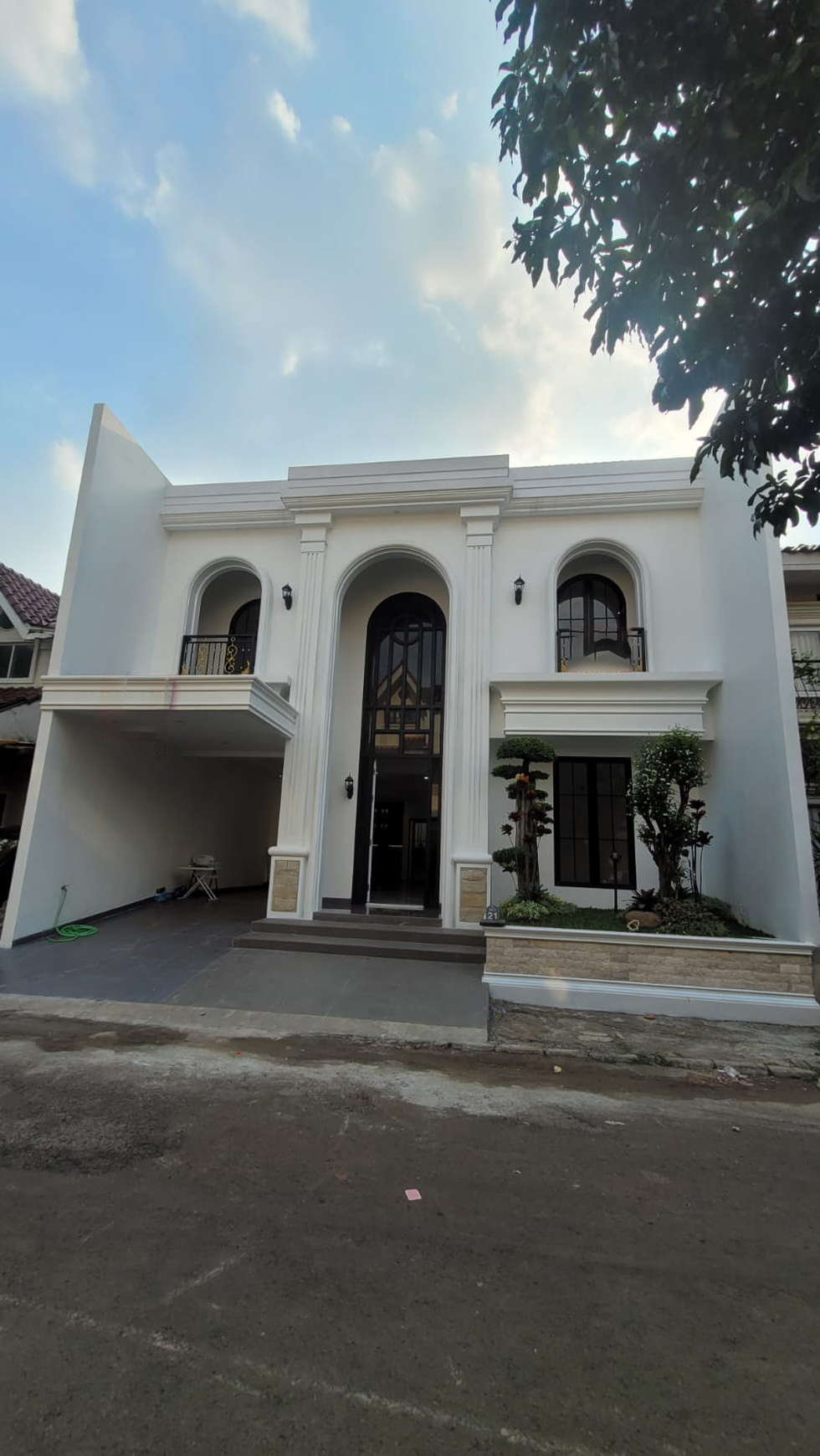 Rumah 2½ Lantai Siap Huni dengan Hunian Nyaman dan Asri @Bintaro, Sektor 9