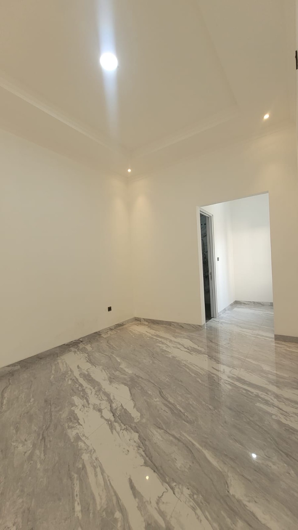 Rumah 2½ Lantai Siap Huni dengan Hunian Nyaman dan Asri @Bintaro, Sektor 9