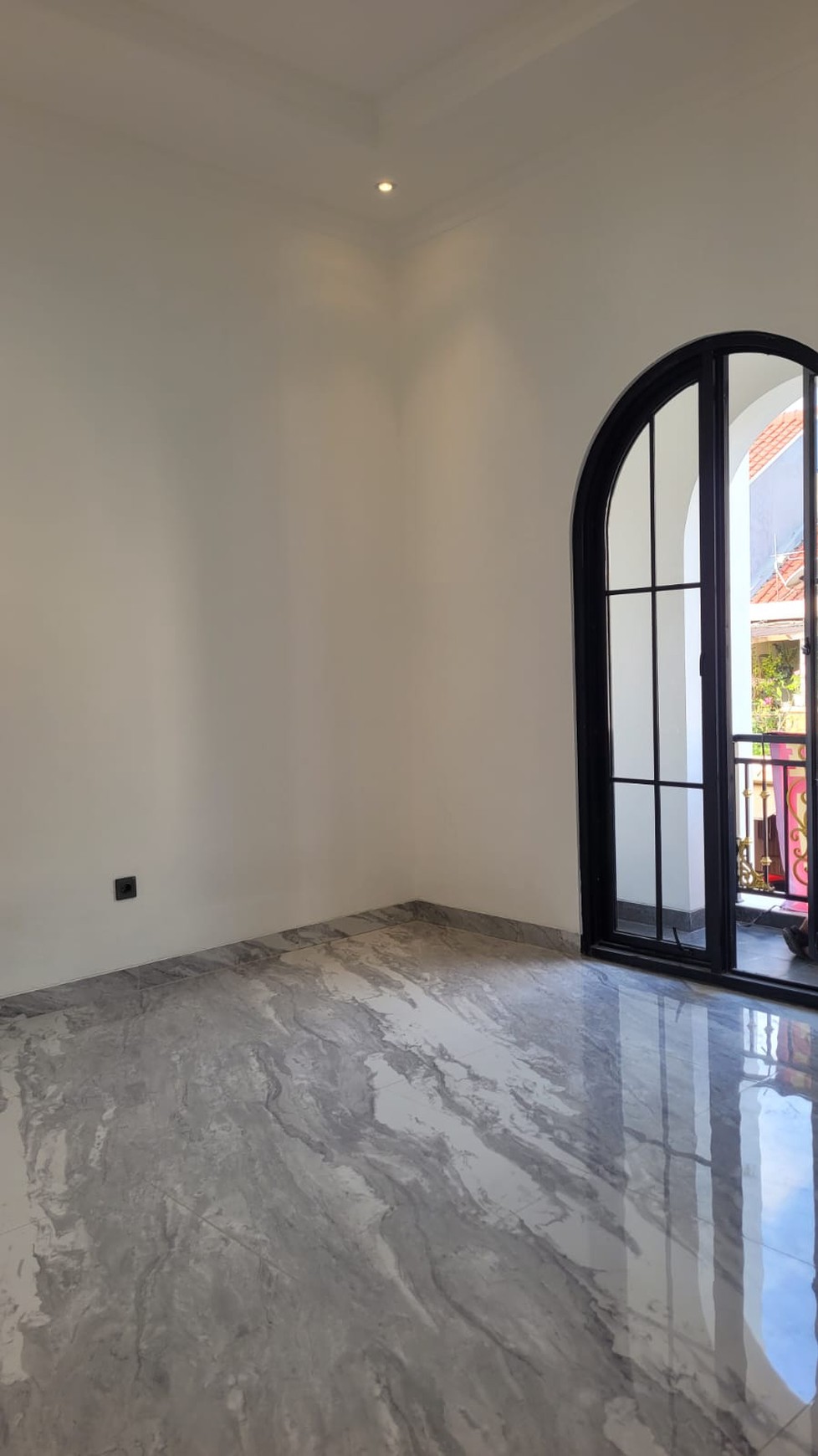 Rumah 2½ Lantai Siap Huni dengan Hunian Nyaman dan Asri @Bintaro, Sektor 9