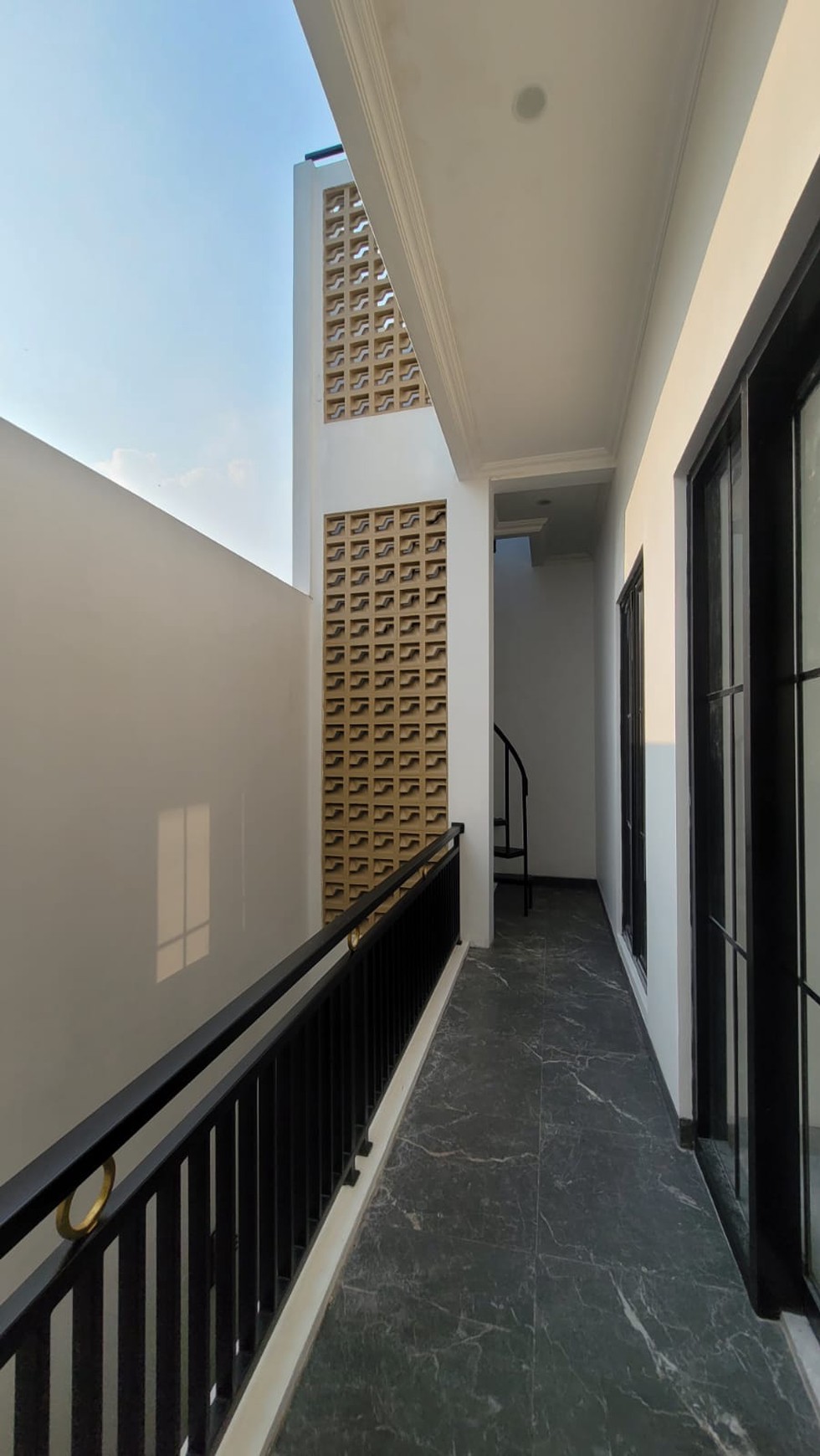 Rumah 2½ Lantai Siap Huni dengan Hunian Nyaman dan Asri @Bintaro, Sektor 9
