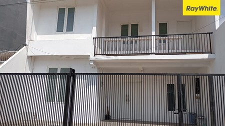 Dijual Rumah 2,5 lantai di Darmo Indah Selatan Surabaya