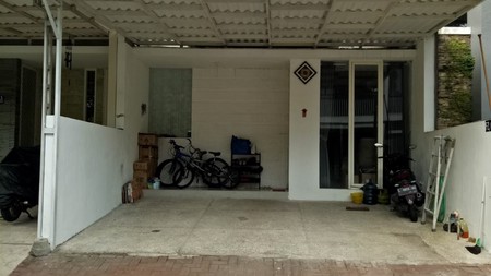 Dijual Rumah 2,5 lantai di Alam Hijau Surabaya Barat