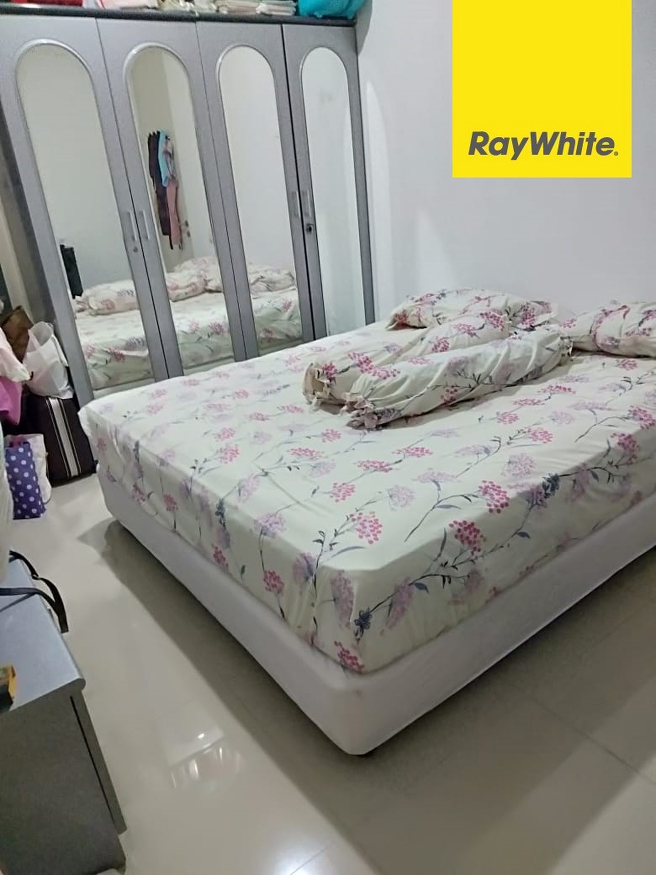 Dijual Rumah 2,5 lantai di Alam Hijau Surabaya Barat