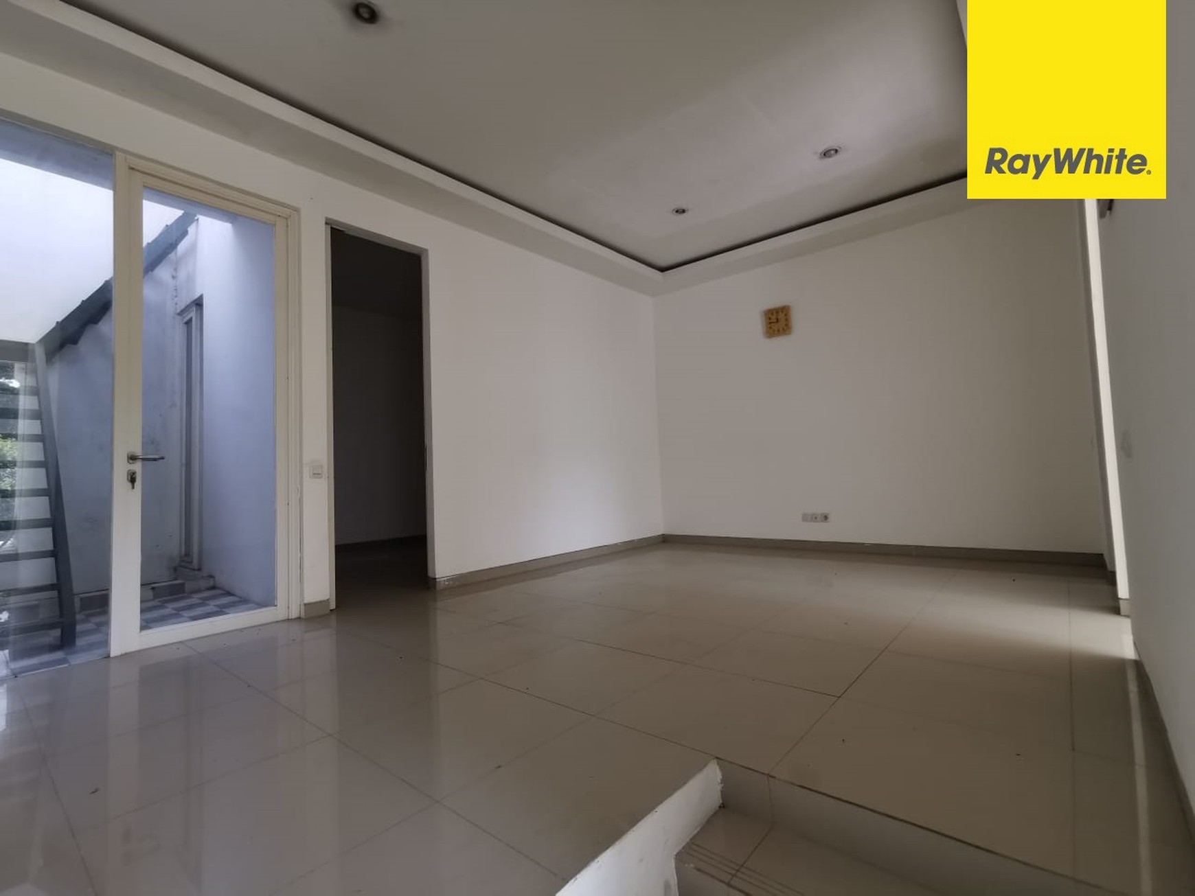 Dijual Rumah 2,5 lantai di Alam Hijau Surabaya Barat
