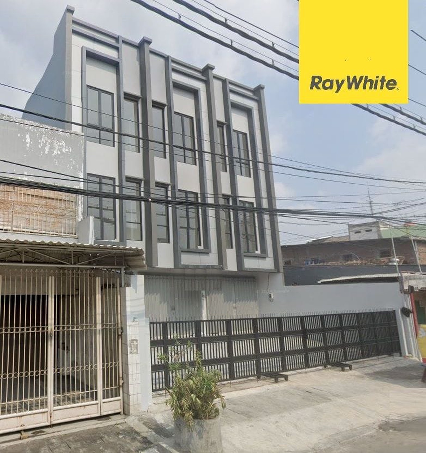 Disewakan Ruko 3 lantai di Jl Tambak Rejo Surabaya