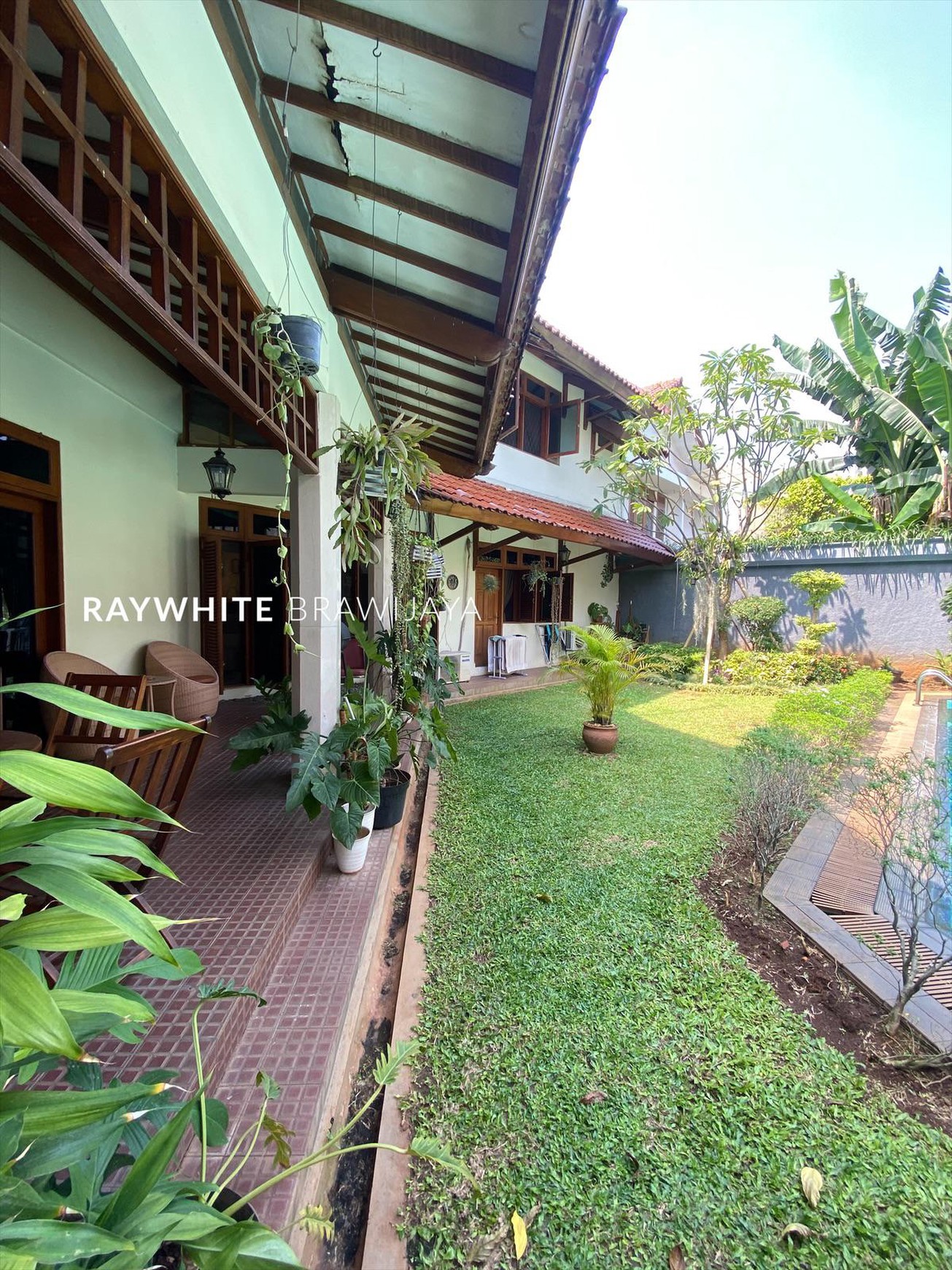 Rumah Lama Siap Huni Lingkungan Tenang Area Gandaria Selatan