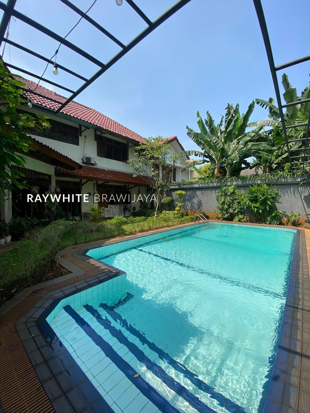 Rumah Lama Siap Huni Lingkungan Tenang Area Gandaria Selatan