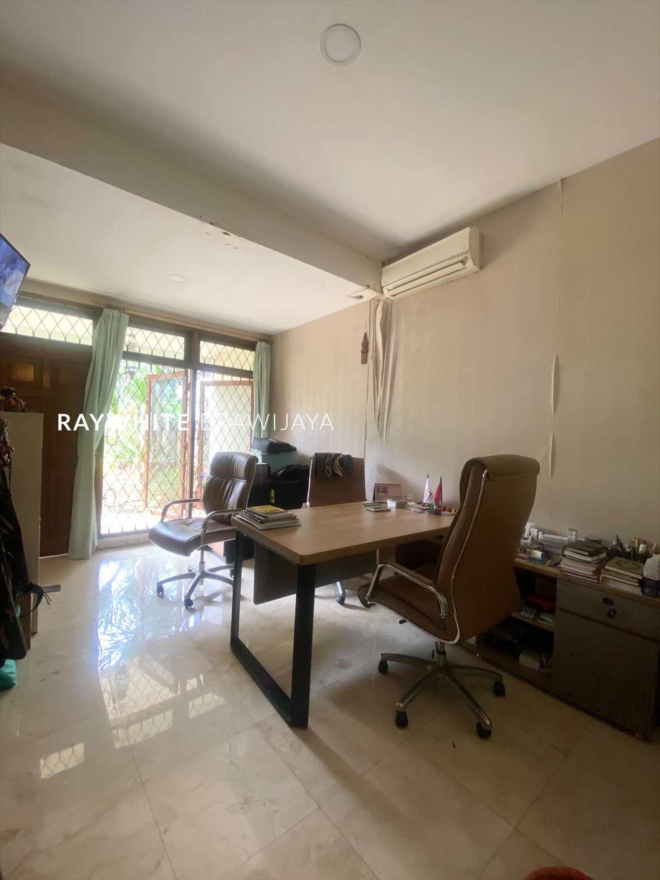 Rumah Lama Siap Huni Lingkungan Tenang Area Gandaria Selatan