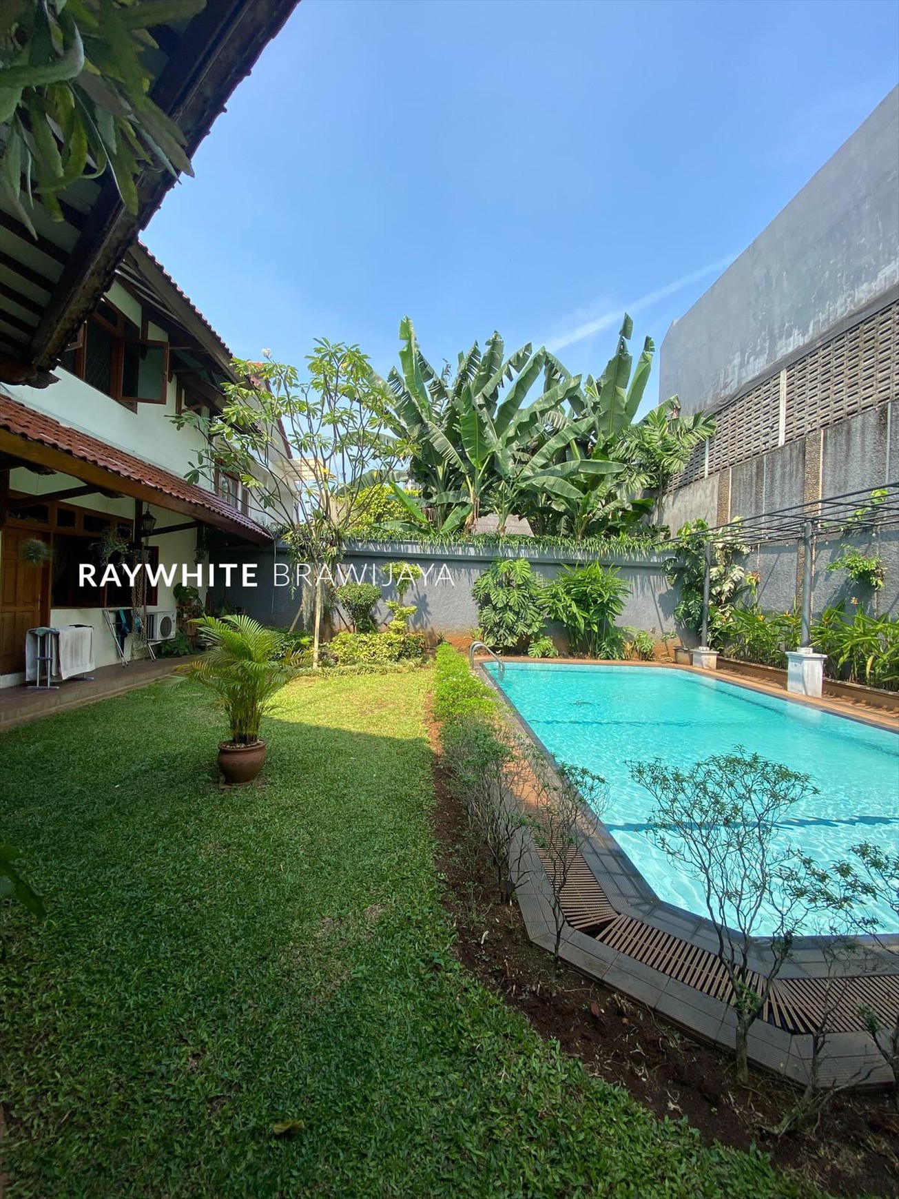 Rumah Lama Siap Huni Lingkungan Tenang Area Gandaria Selatan