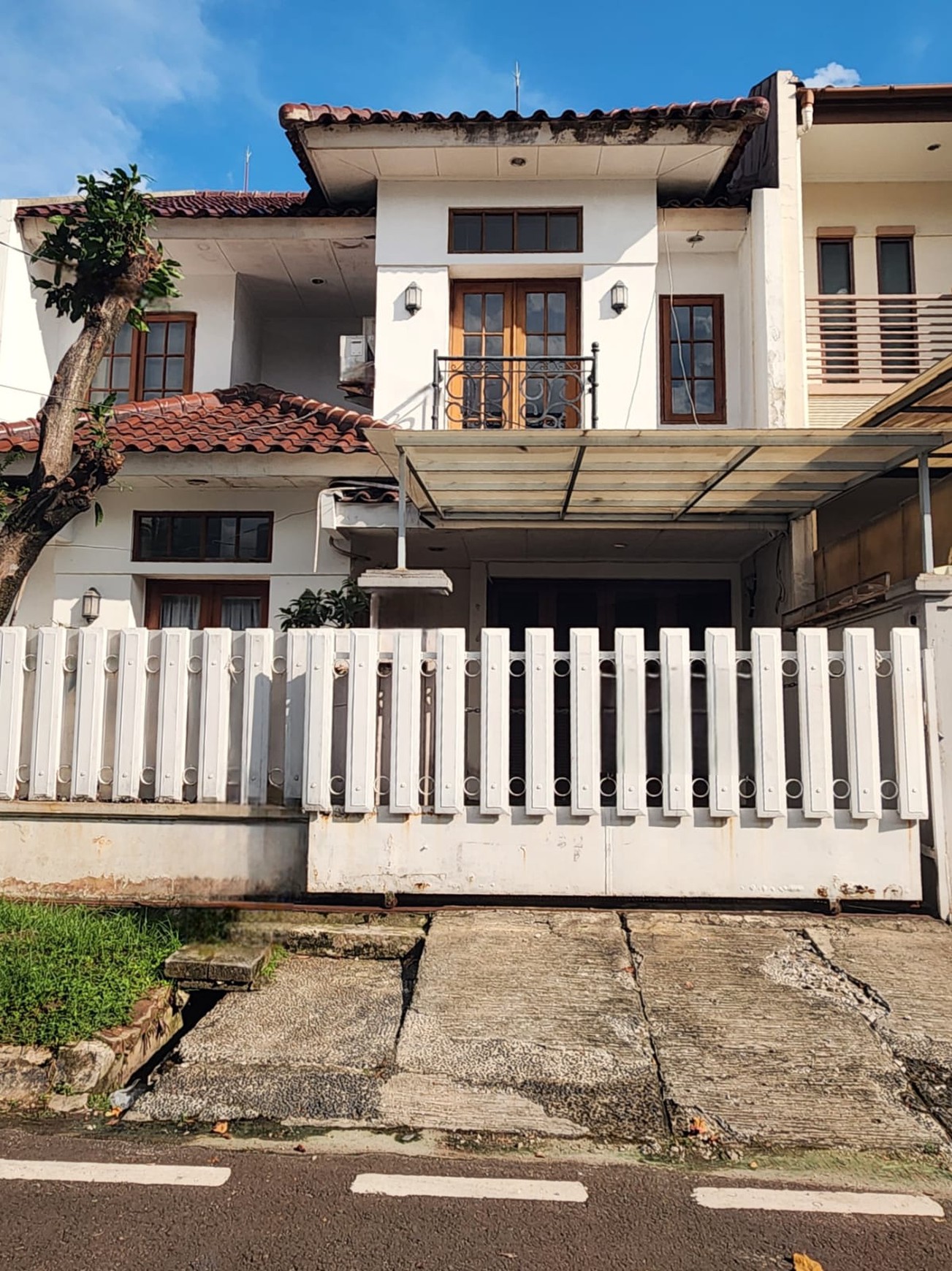 Hunian 2 lantai area Elit PI, hanya 5 Menit jalan kaki ke Mall