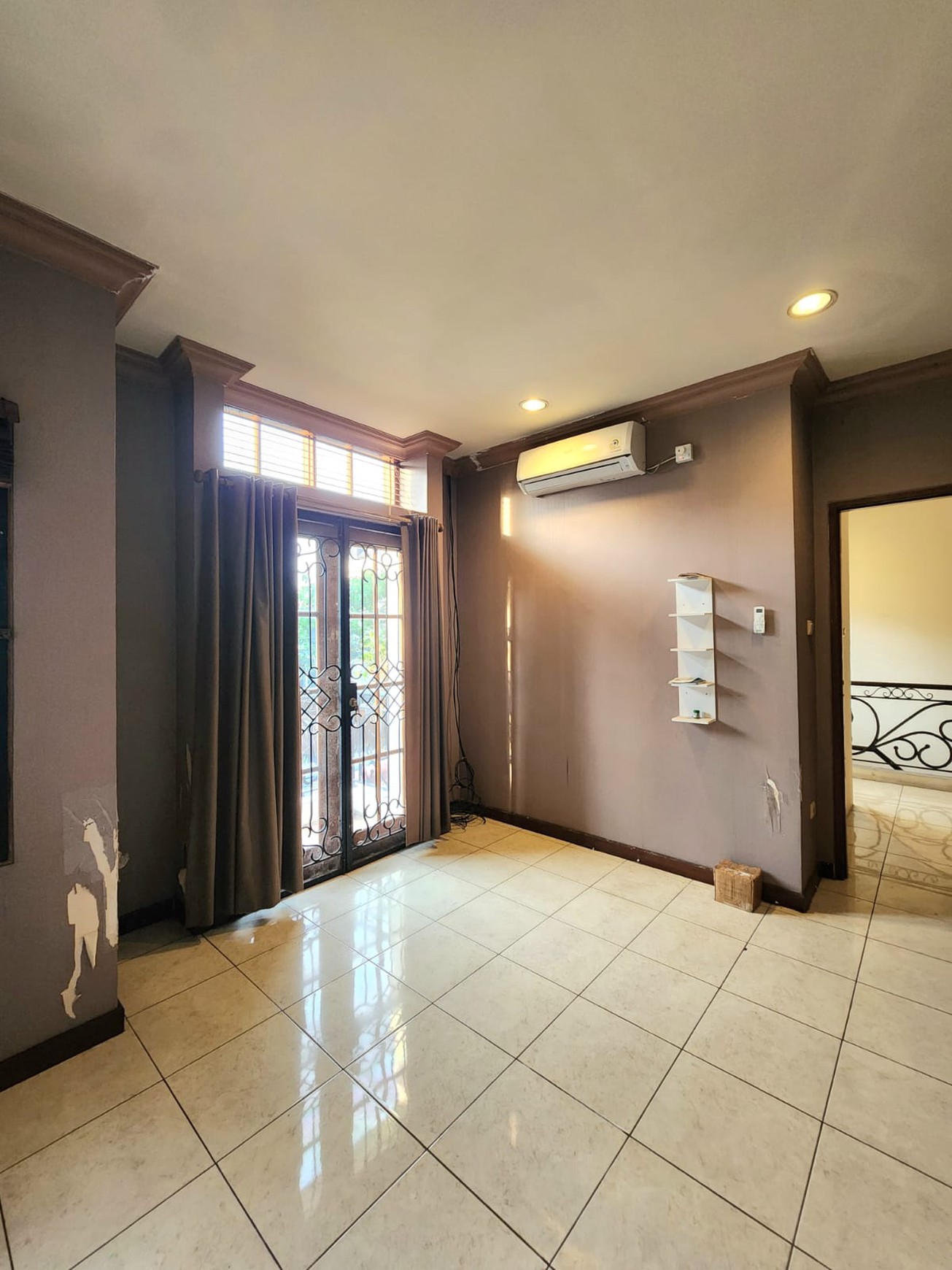 Hunian 2 lantai area Elit PI, hanya 5 Menit jalan kaki ke Mall