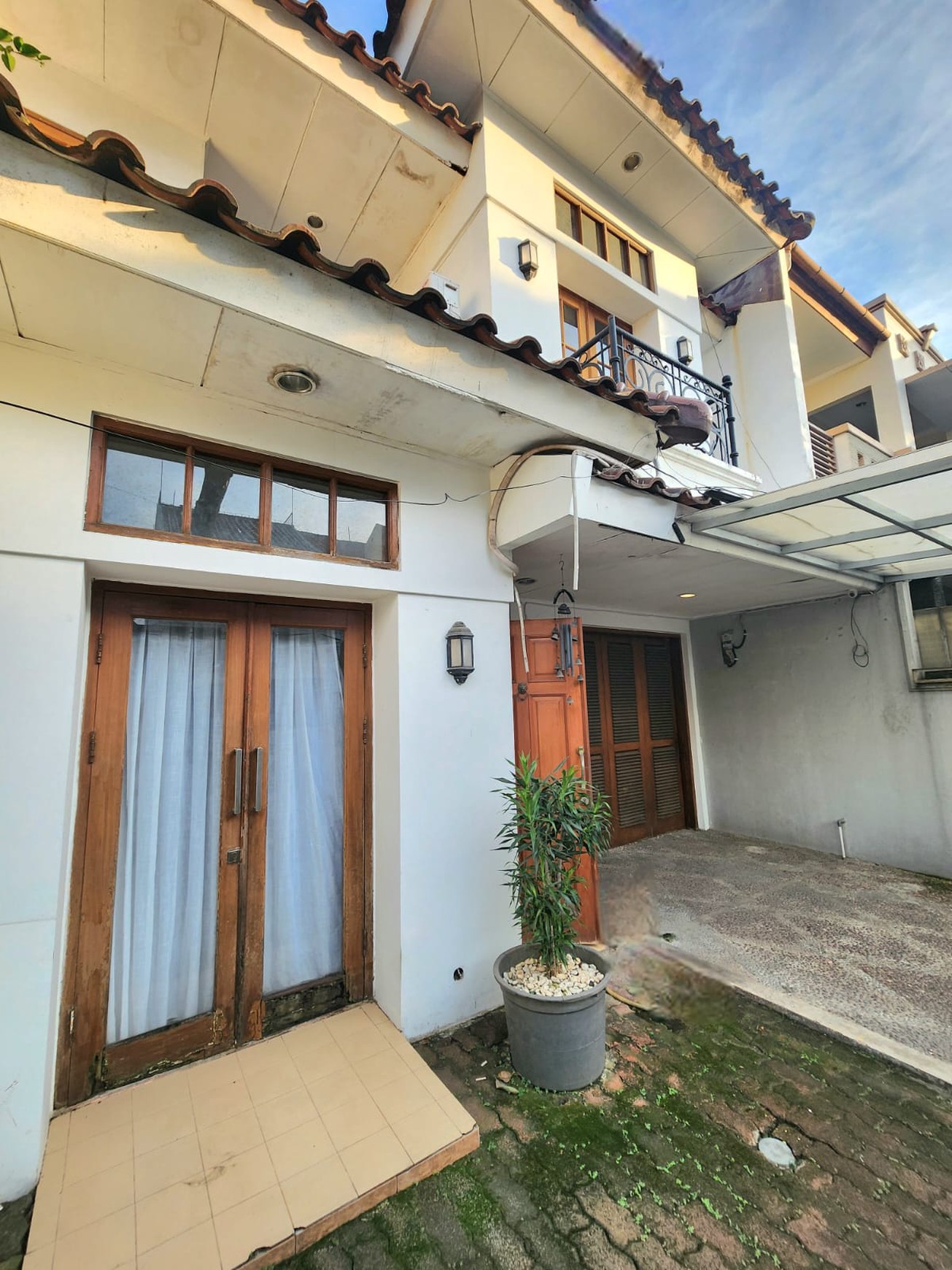 Hunian 2 lantai area Elit PI, hanya 5 Menit jalan kaki ke Mall