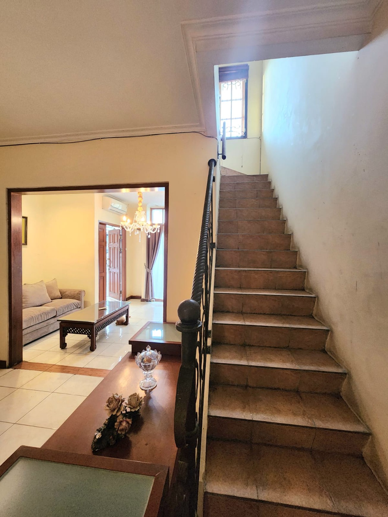 Hunian 2 lantai area Elit PI, hanya 5 Menit jalan kaki ke Mall