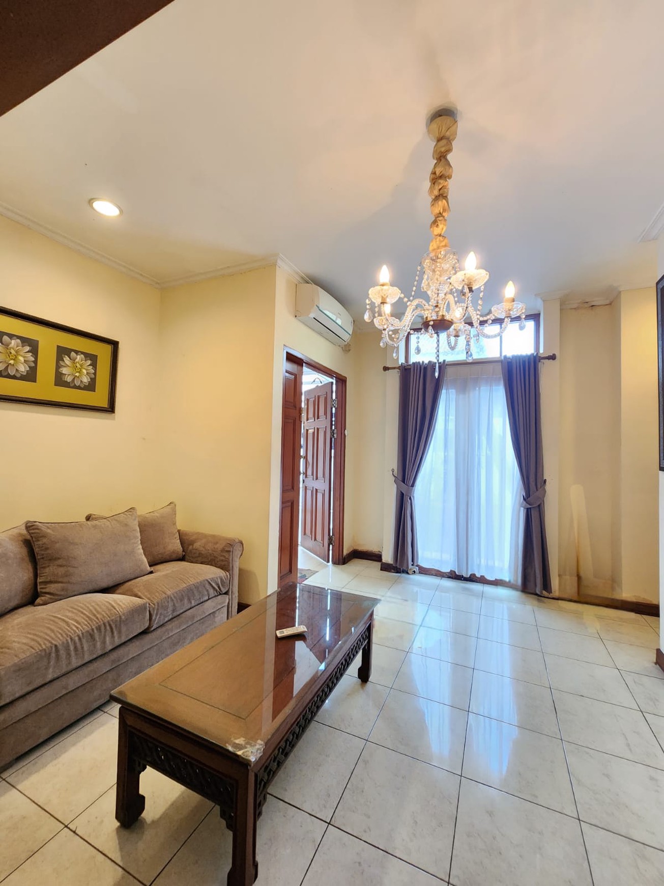 Hunian 2 lantai area Elit PI, hanya 5 Menit jalan kaki ke Mall