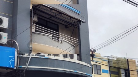 Disewakan Ruko 3 lantai di Klampis Jaya Surabaya