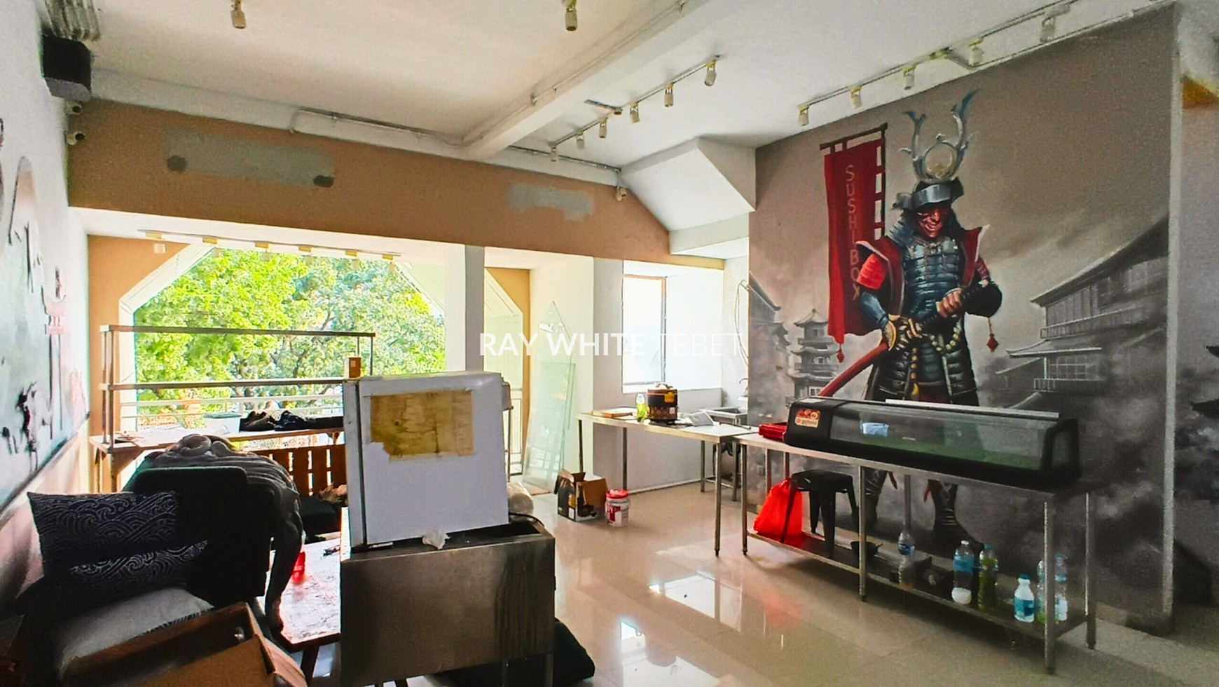 Ruko 3 Lantai di Pusat Kuliner Tebet Timur - Siap Pakai untuk Restoran!