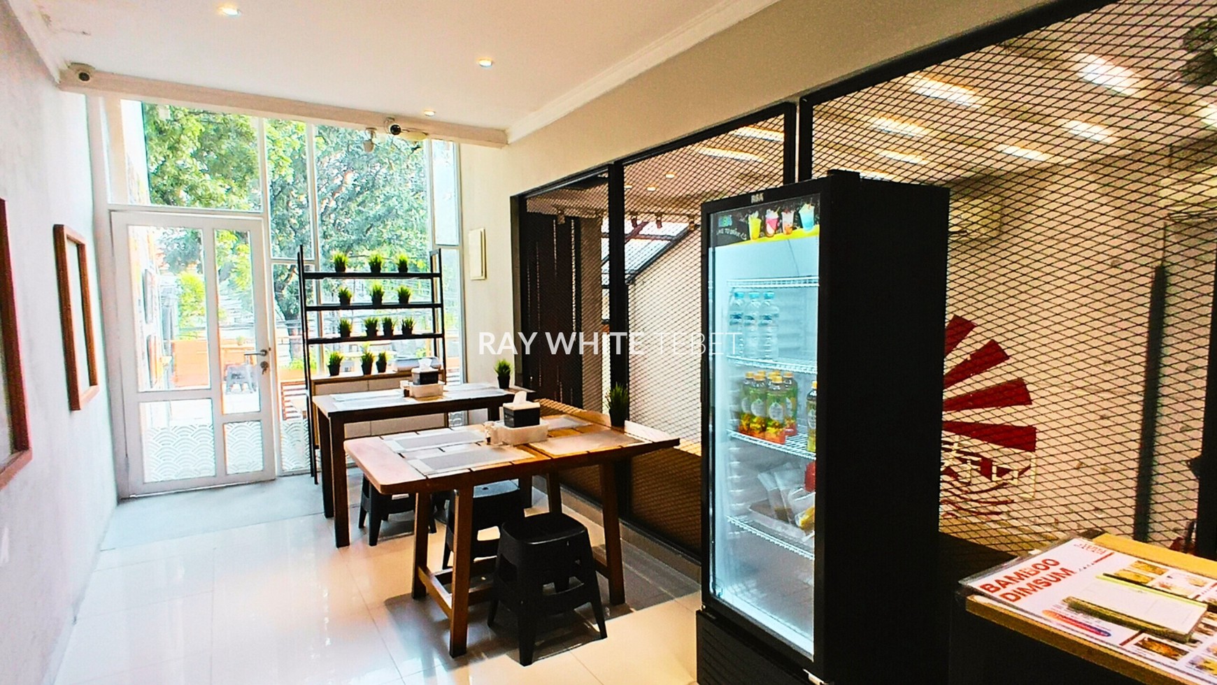 Ruko 3 Lantai di Pusat Kuliner Tebet Timur - Siap Pakai untuk Restoran!
